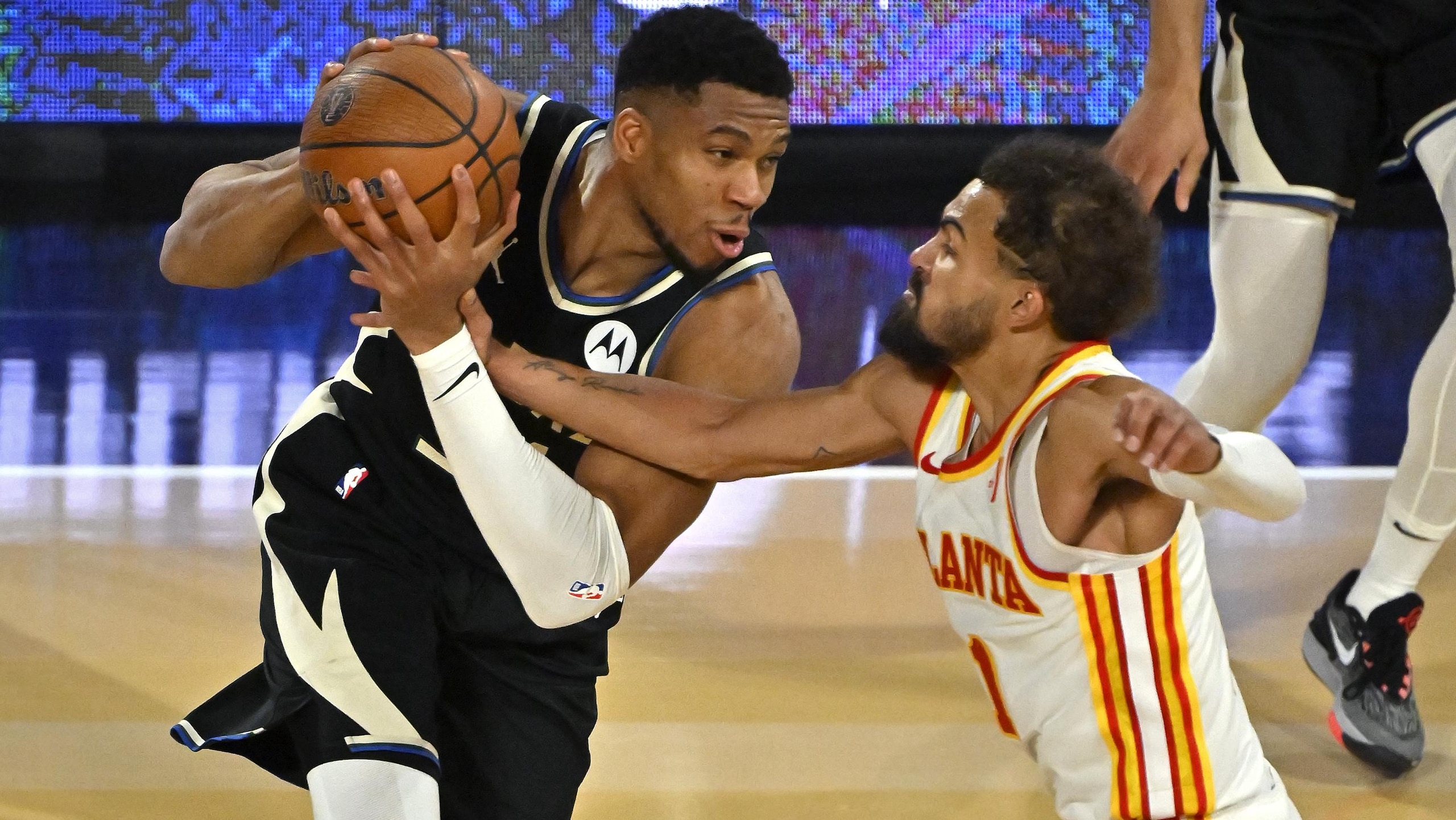 Atlanta Hawks v Milwaukee Bucks: Semifinals - Emirates NBA Cup 2024