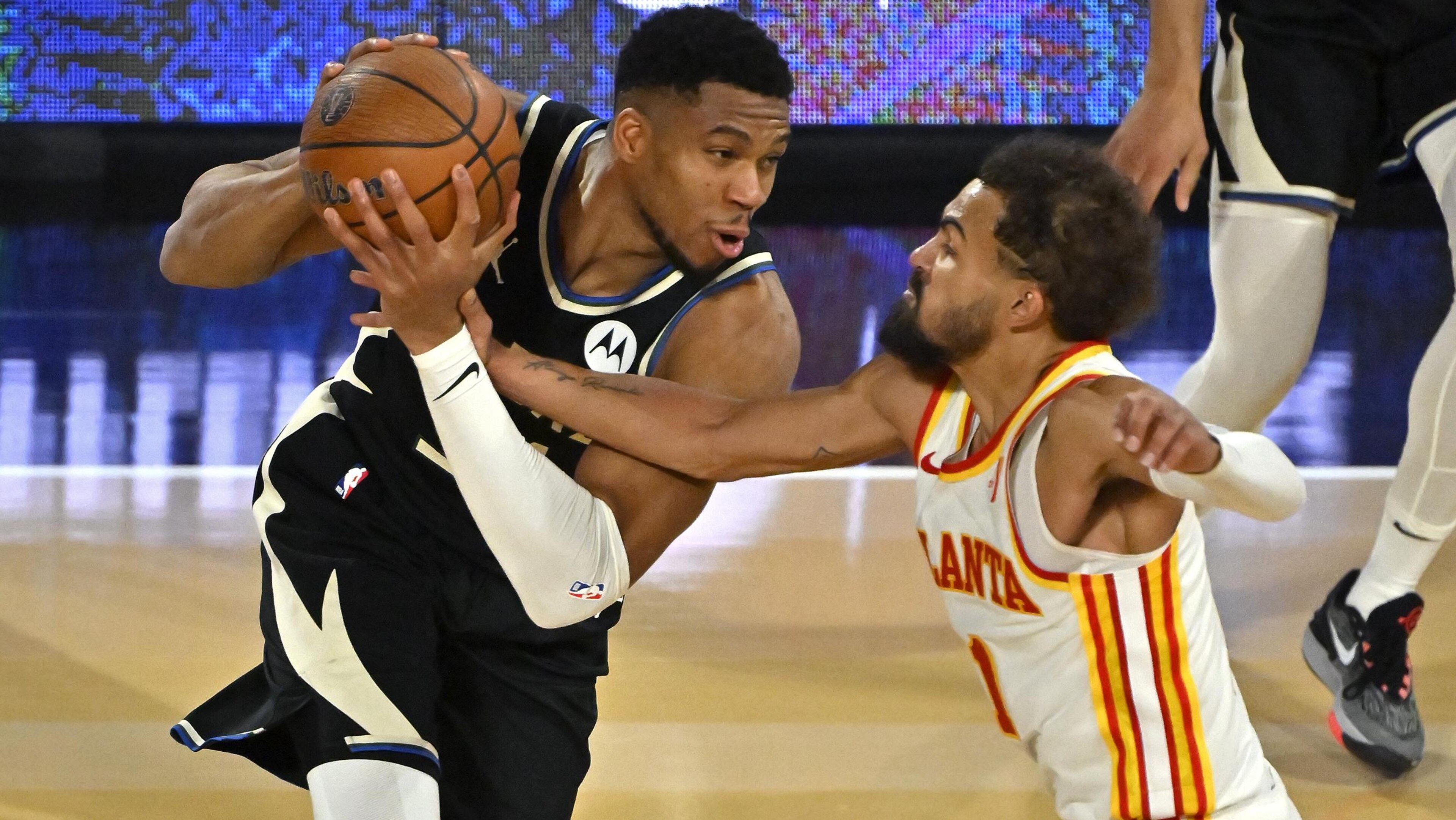 Atlanta Hawks v Milwaukee Bucks: Semifinals - Emirates NBA Cup 2024 Atlanta Hawks v Milwaukee Bucks: Semifinals - Emirates NBA Cup 2024
