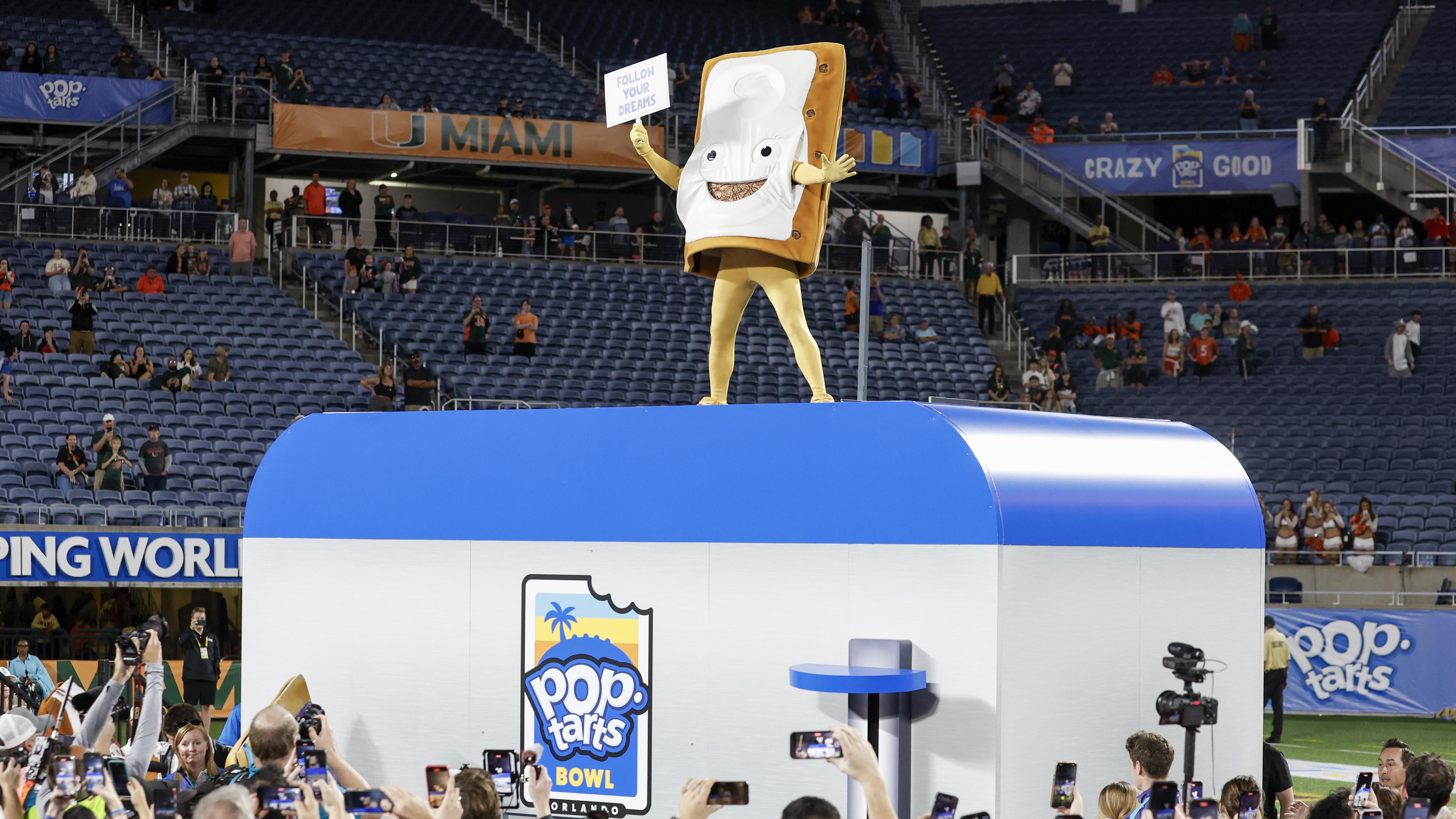 COLLEGE FOOTBALL: DEC 28 Pop-Tarts Bowl - Iowa State vs Miami