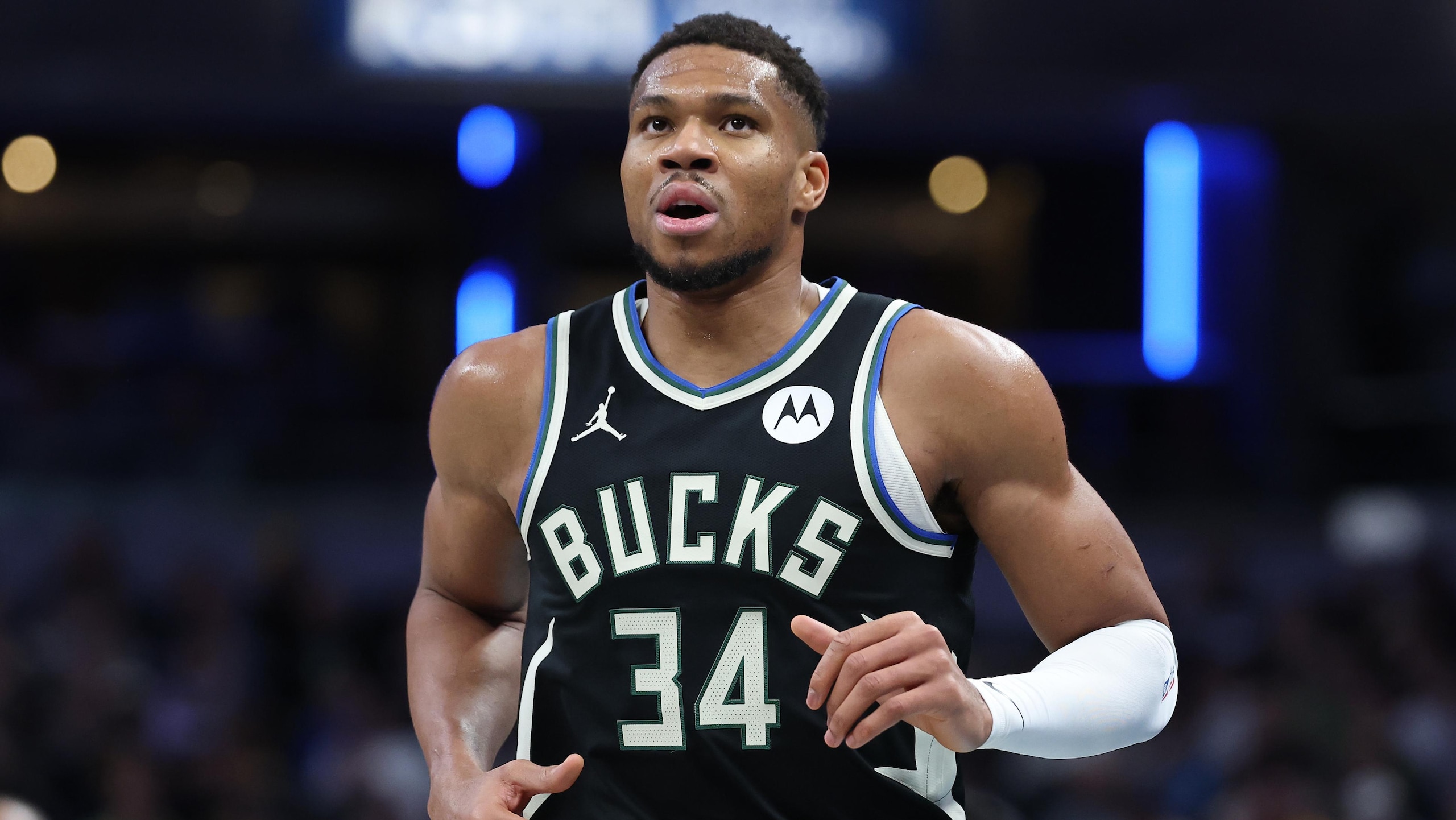 Milwaukee Bucks v Indiana Pacers