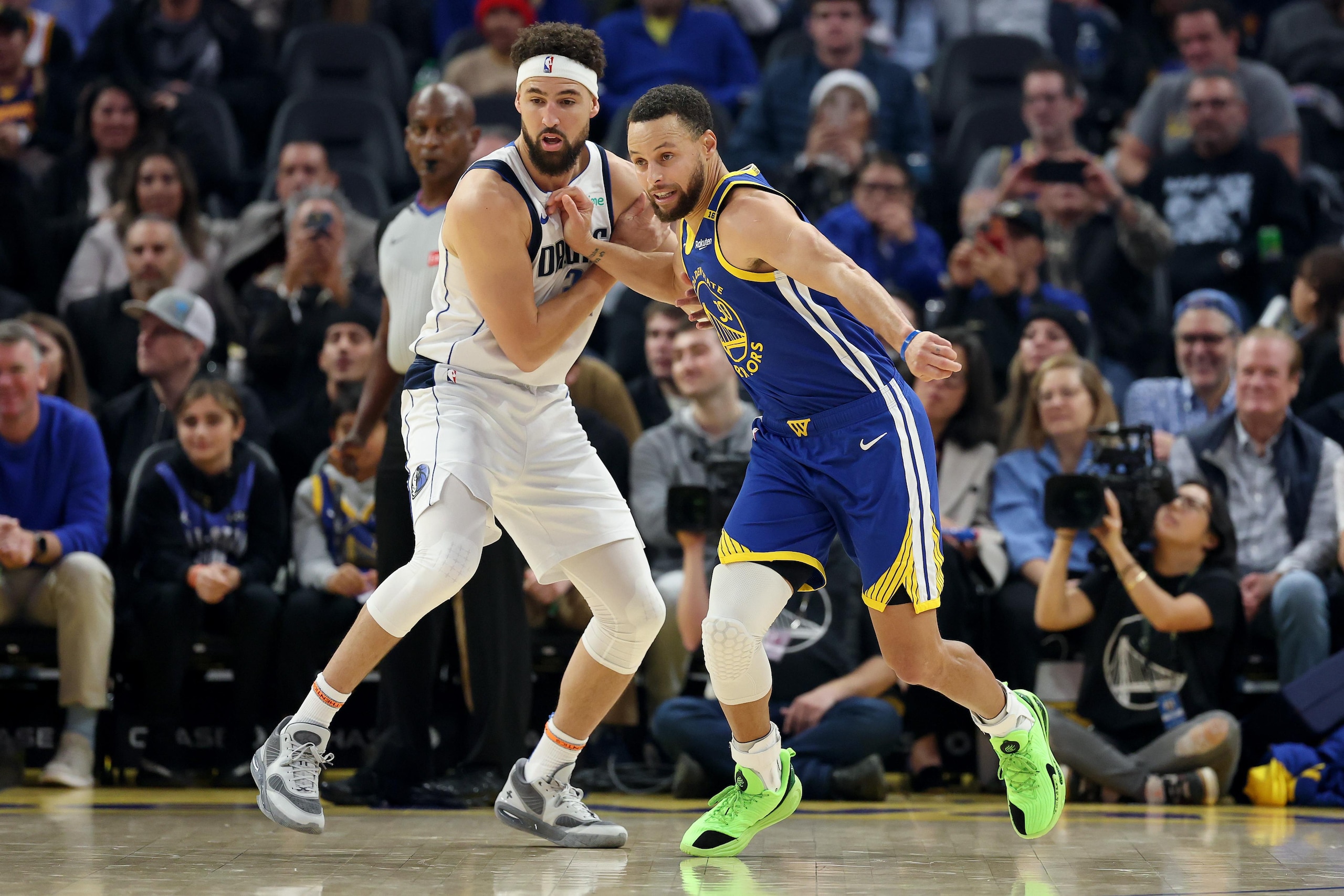 Dallas Mavericks v Golden State Warriors Dallas Mavericks v Golden State Warriors