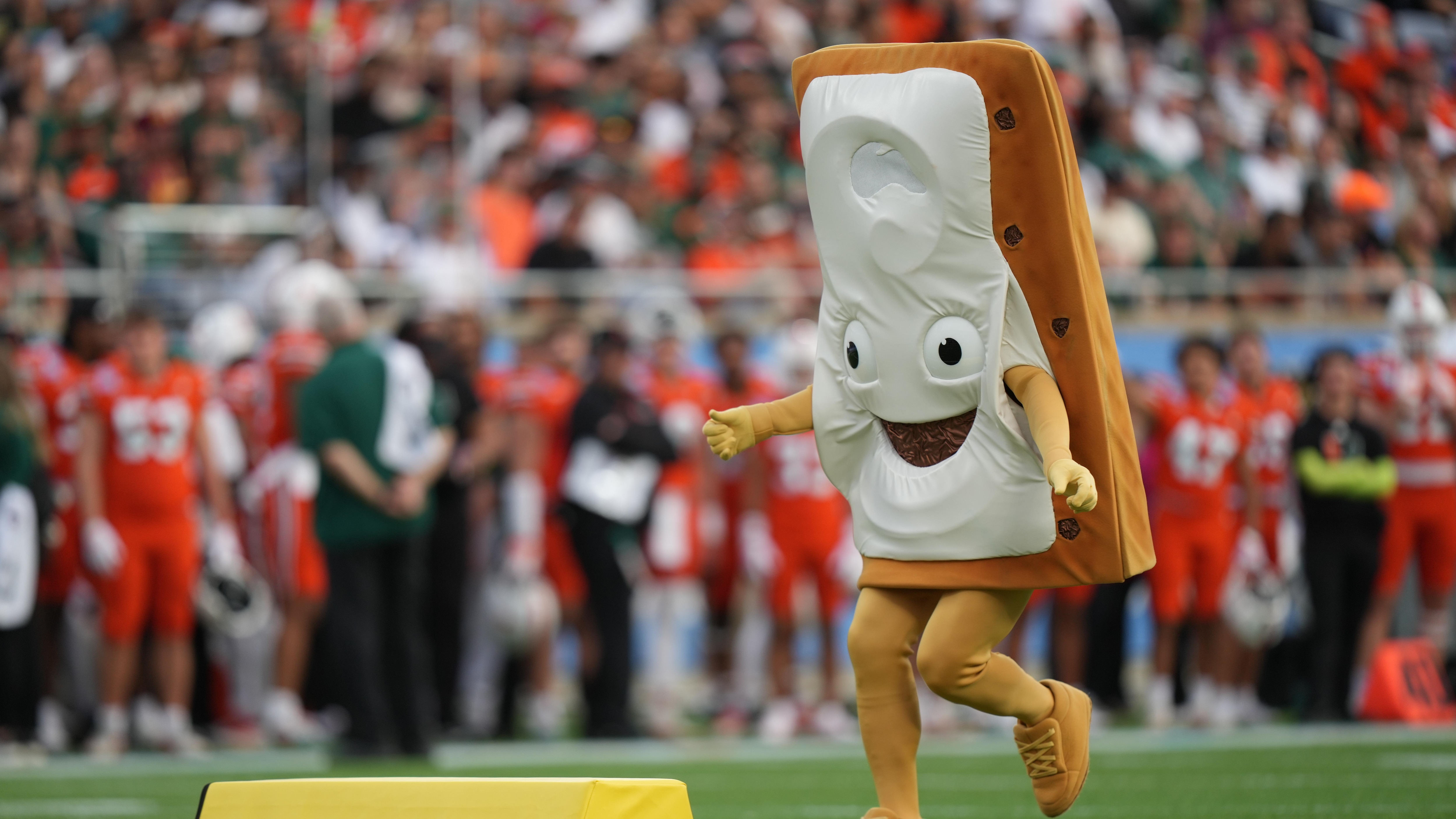 COLLEGE FOOTBALL: DEC 28 Pop-Tarts Bowl - Iowa State vs Miami
