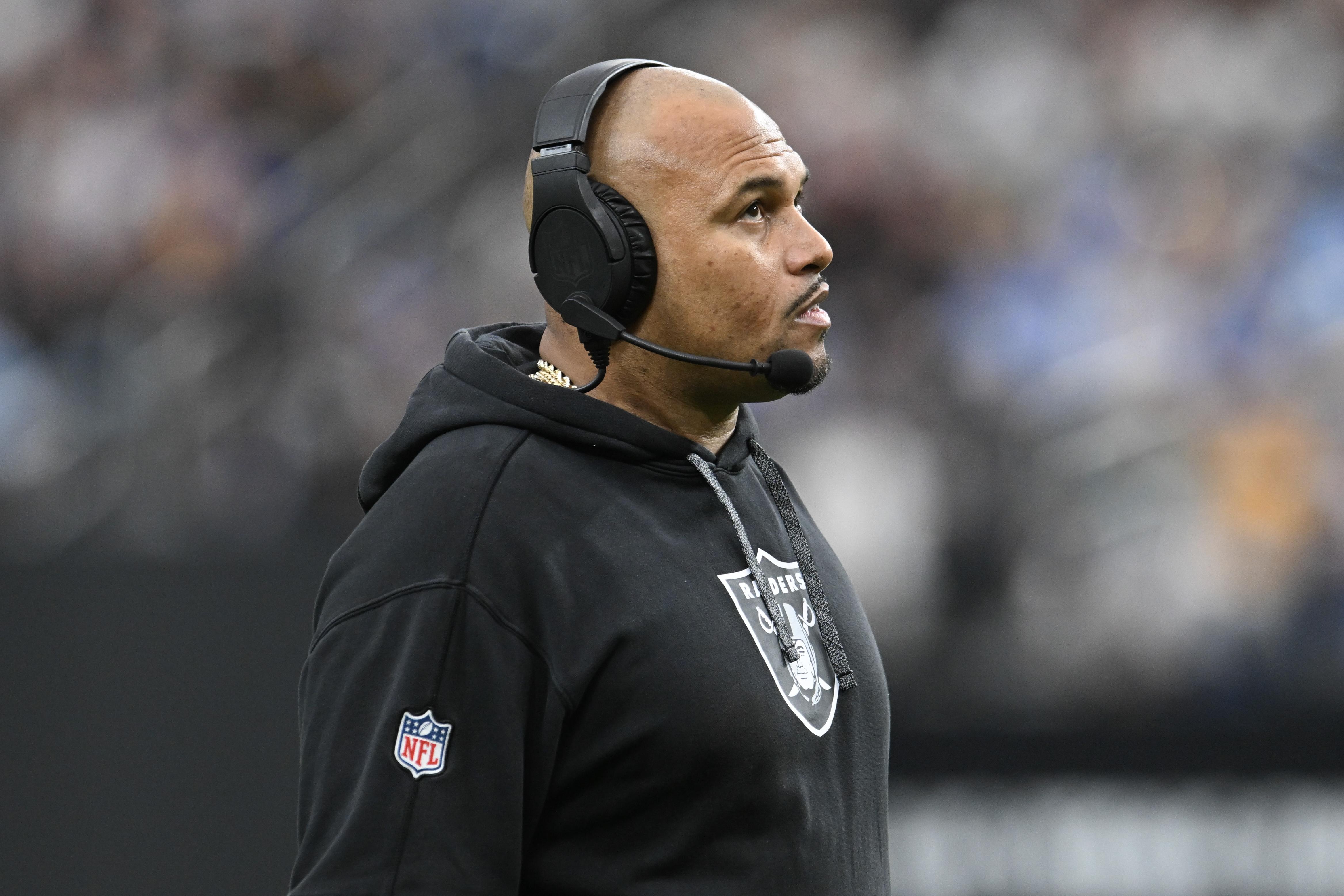 Raiders Players Gave Antonio Pierce 'A-' Grade Before HC Was Fired for Pete Carroll