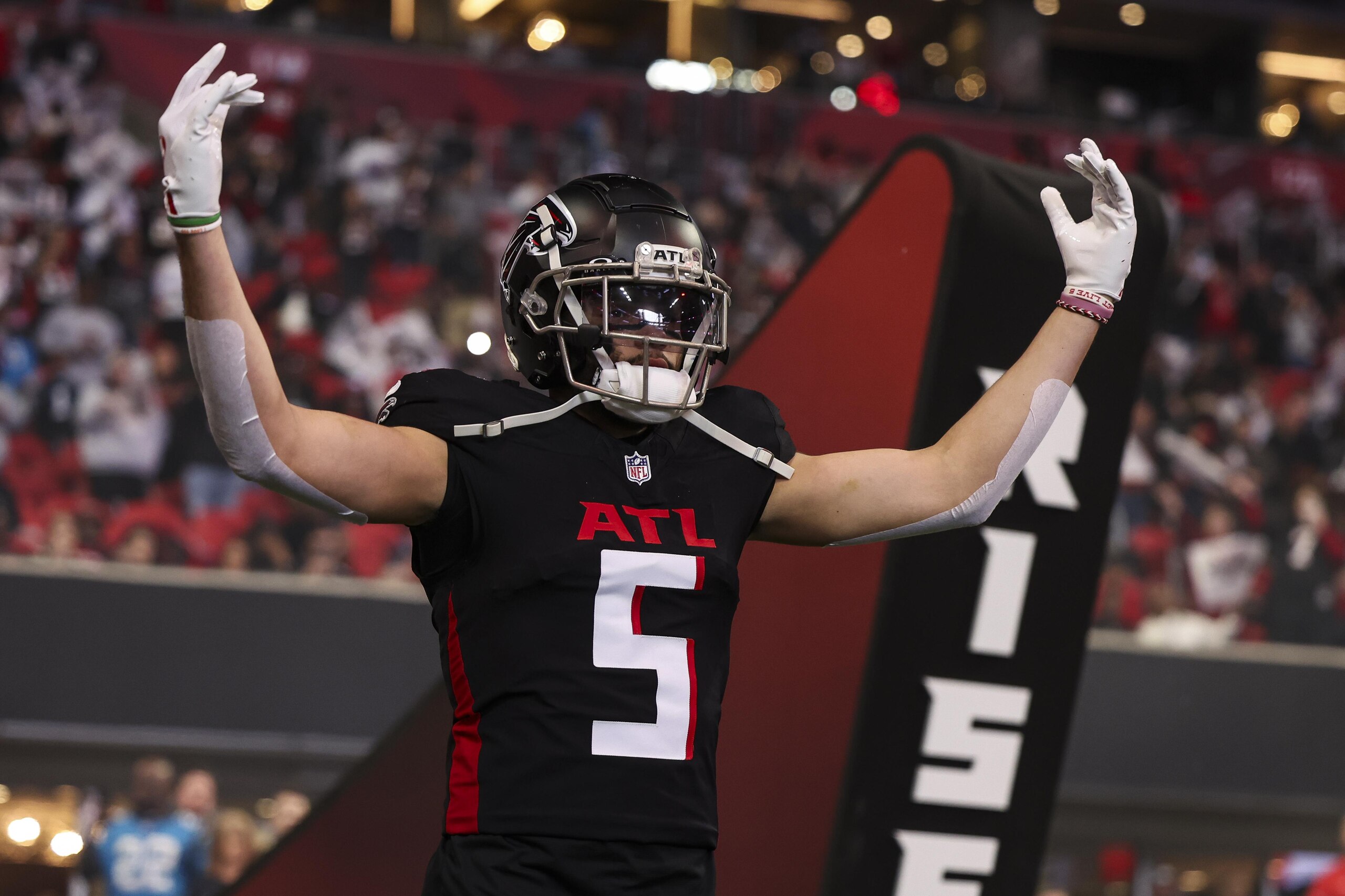 Carolina Panthers v Atlanta Falcons Carolina Panthers v Atlanta Falcons