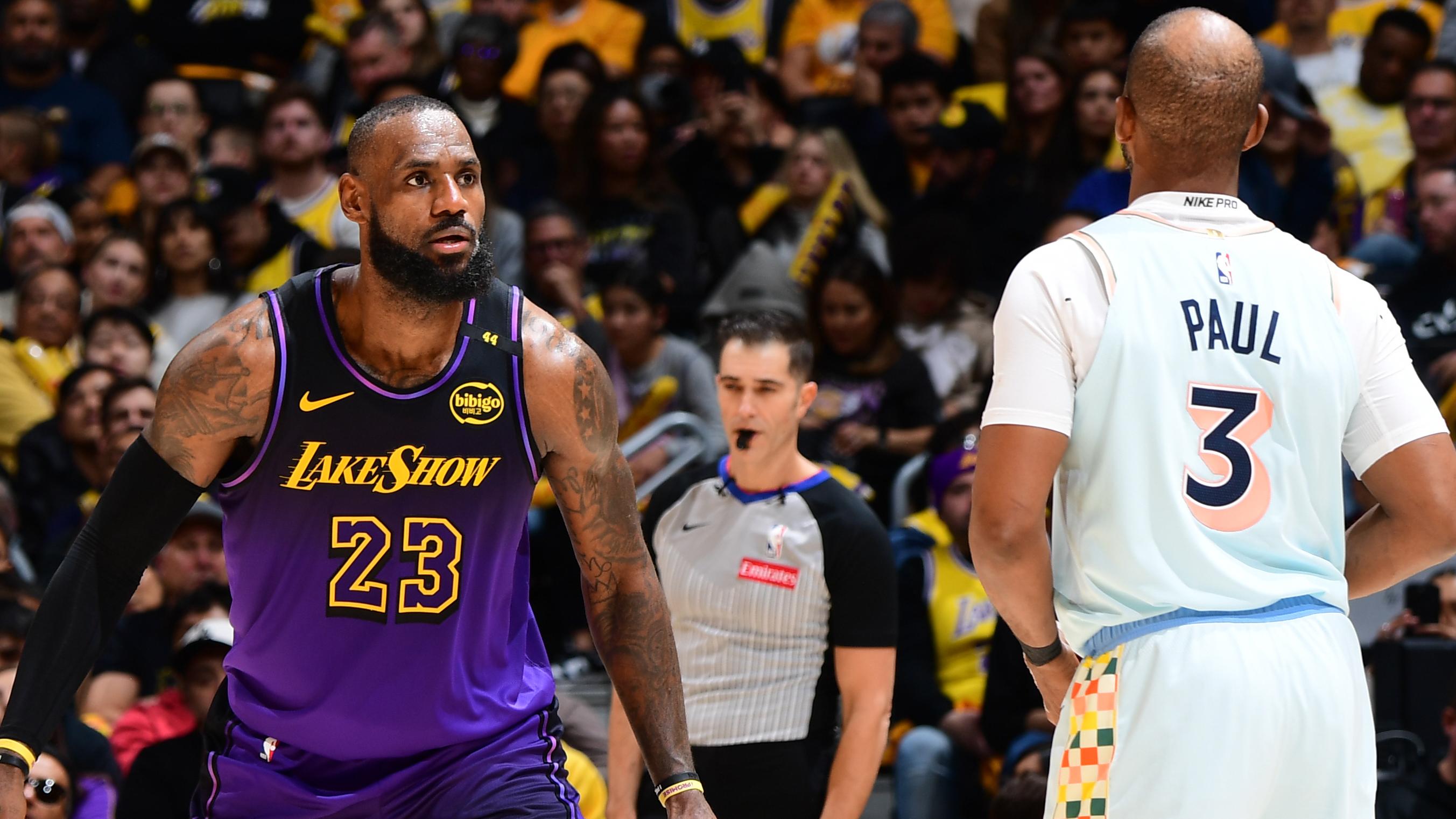 San Antonio Spurs v Los Angeles Lakers