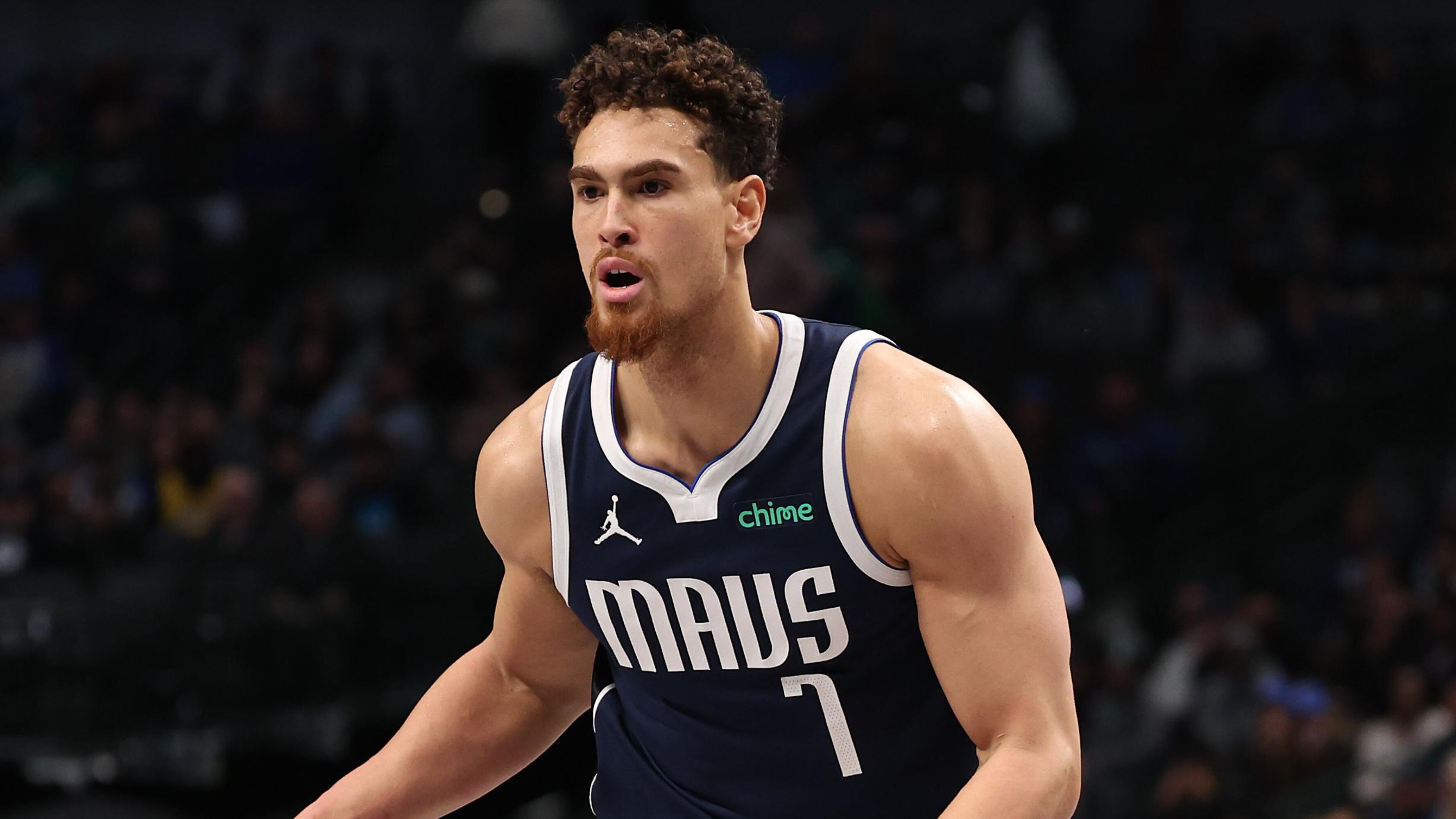 Mavs' Dwight Powell Reportedly Activates $4M Player Option on Contract for 2025-26