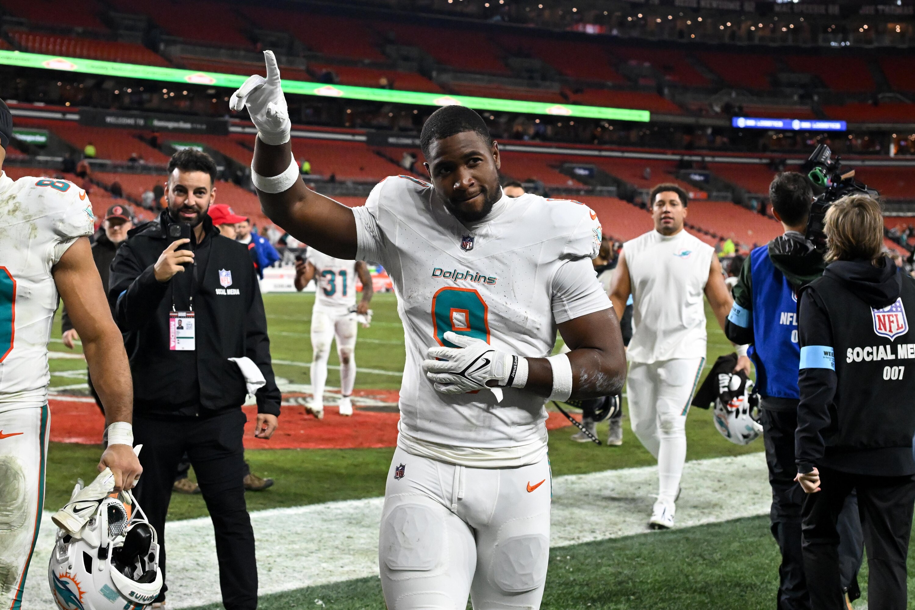 Rosenhaus Says Jonnu Smith Doesn't Want Trade amid Dolphins Contract, Steelers Rumors