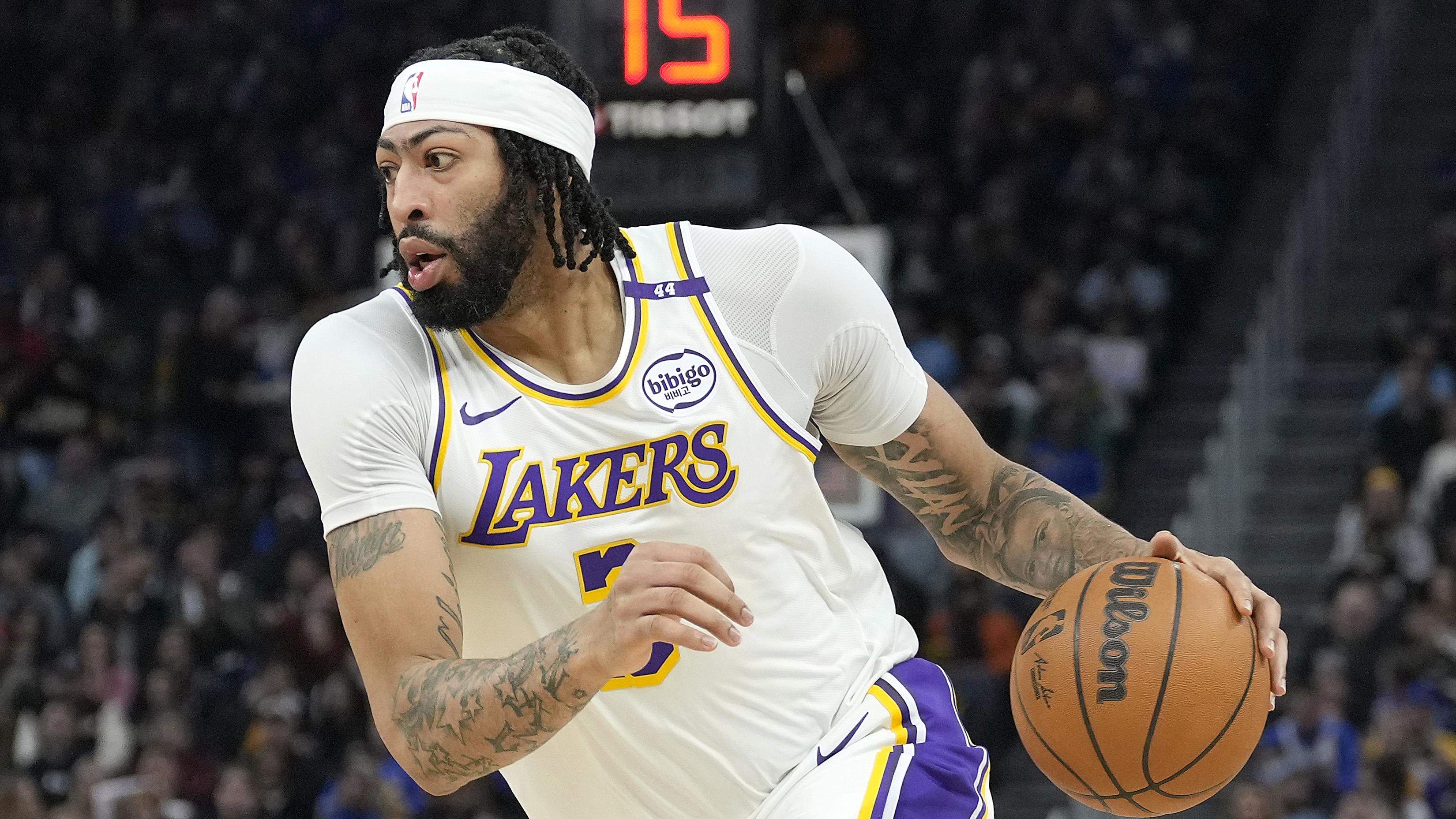 Los Angeles Lakers v Golden State Warriors
