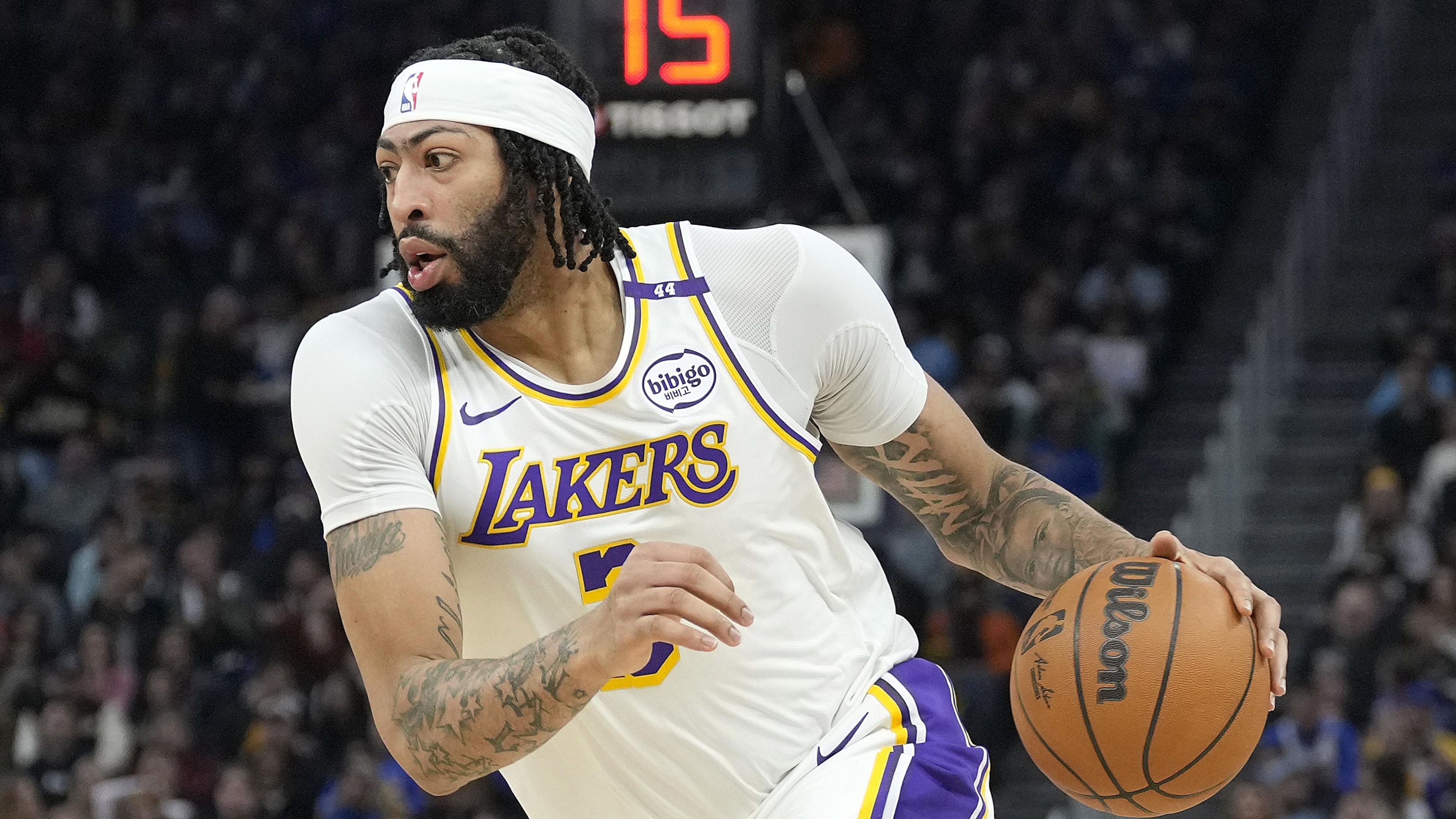 Los Angeles Lakers v Golden State Warriors