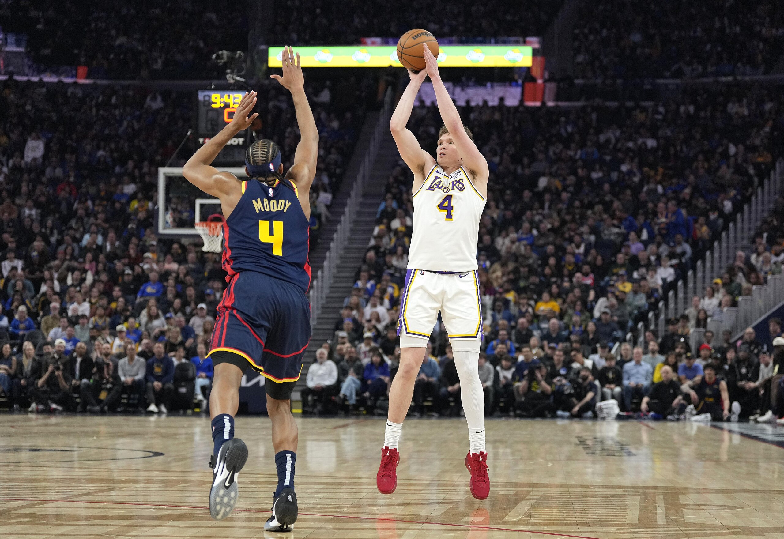 Los Angeles Lakers v Golden State Warriors