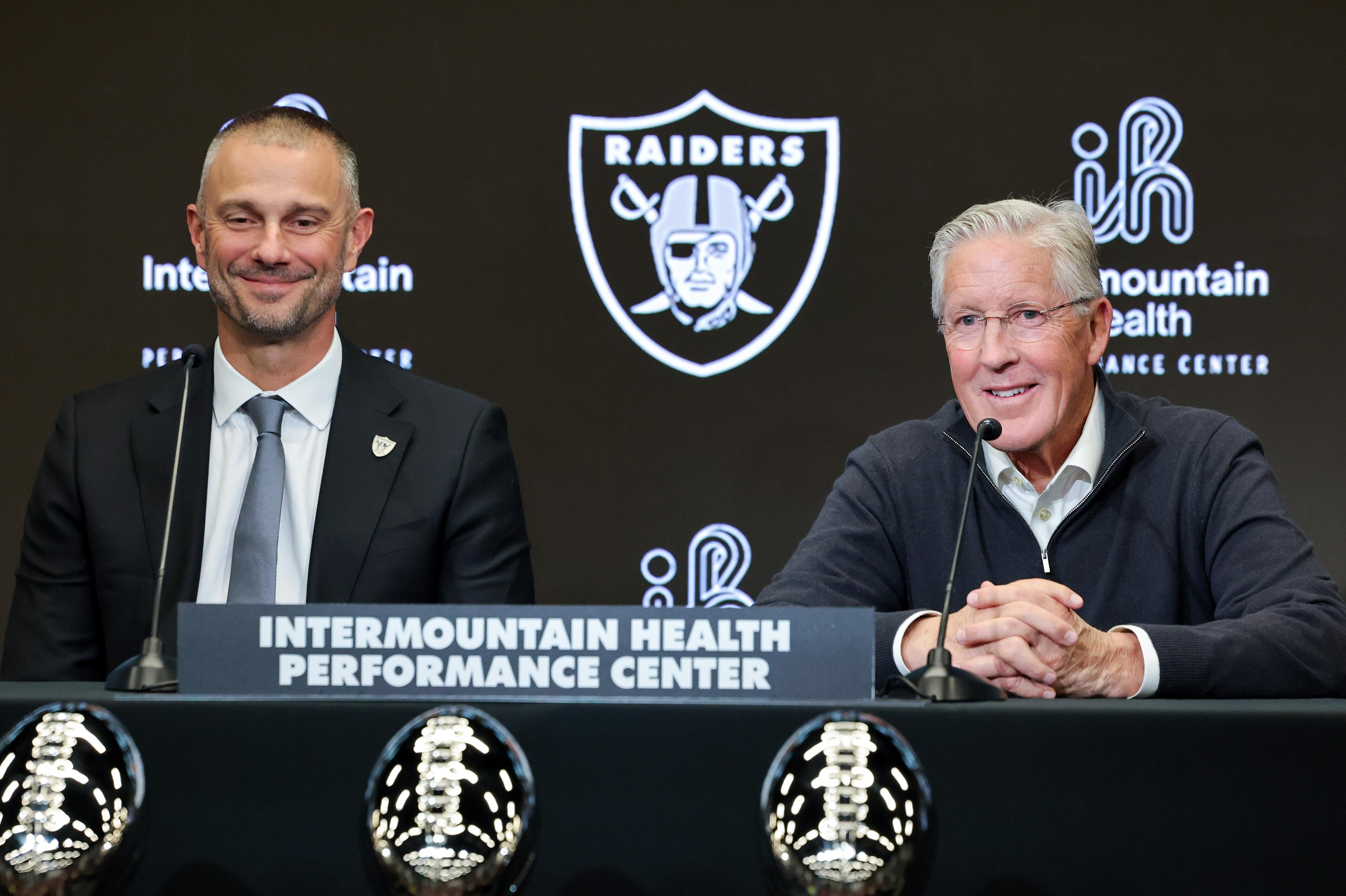 Las Vegas Raiders Introduce Pete CarrollĀ As Head Coach, John SpytekĀ As General Manager Las Vegas Raiders Introduce Pete CarrollĀ As Head Coach, John SpytekĀ As General Manager