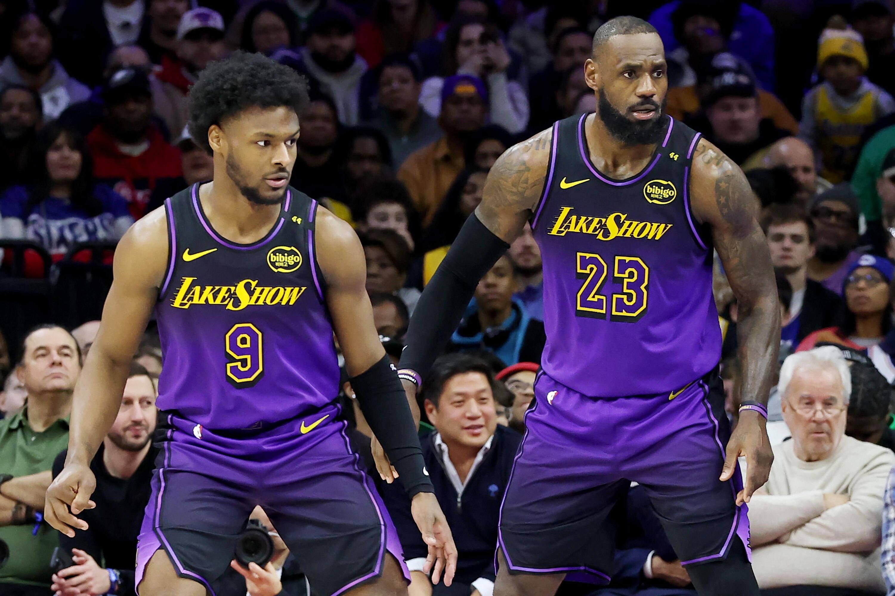 Lakers' LeBron James Reveals Advice to Sons Bronny, Bryce in Group Chat in Video