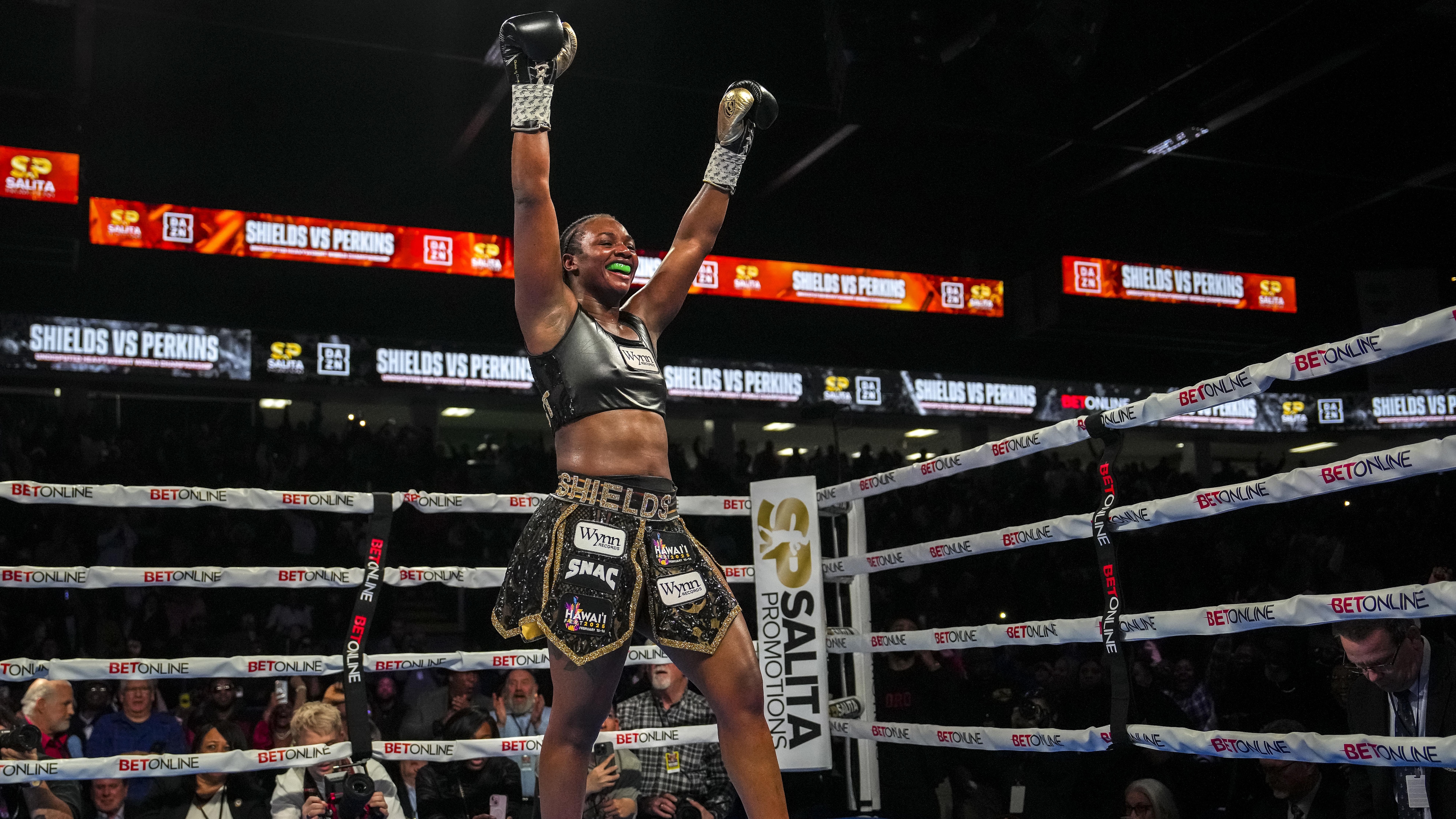 Claressa Shields v Danielle Perkins