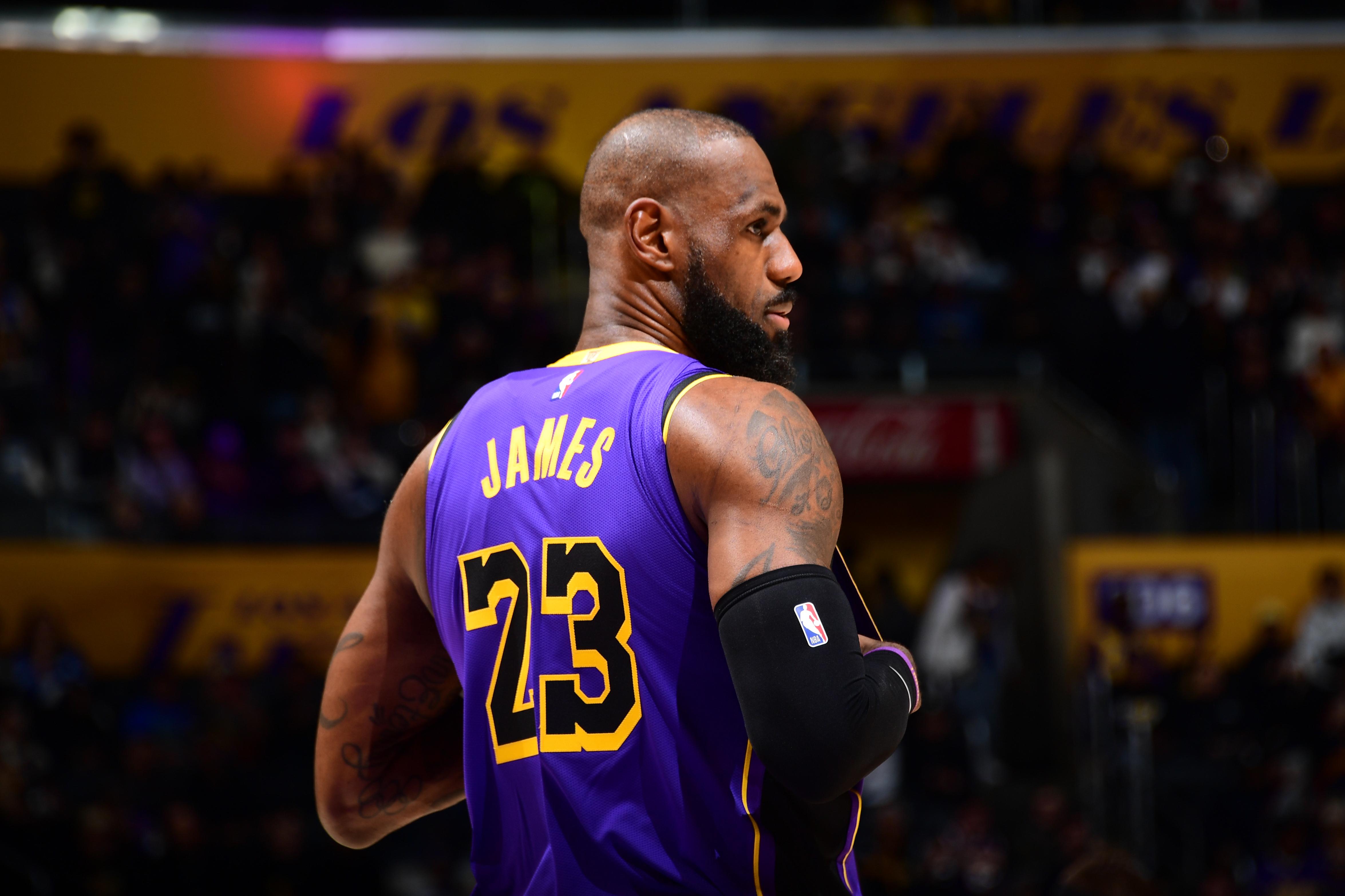 NBA LeBron James タペストリー 2197486823_large_image.jpg?w=