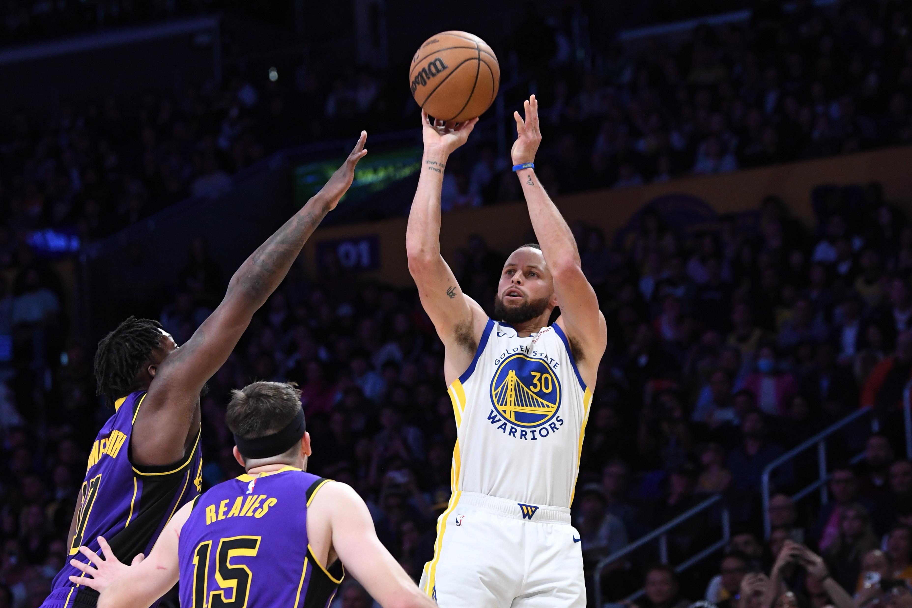 Golden State Warriors v Los Angeles Lakers