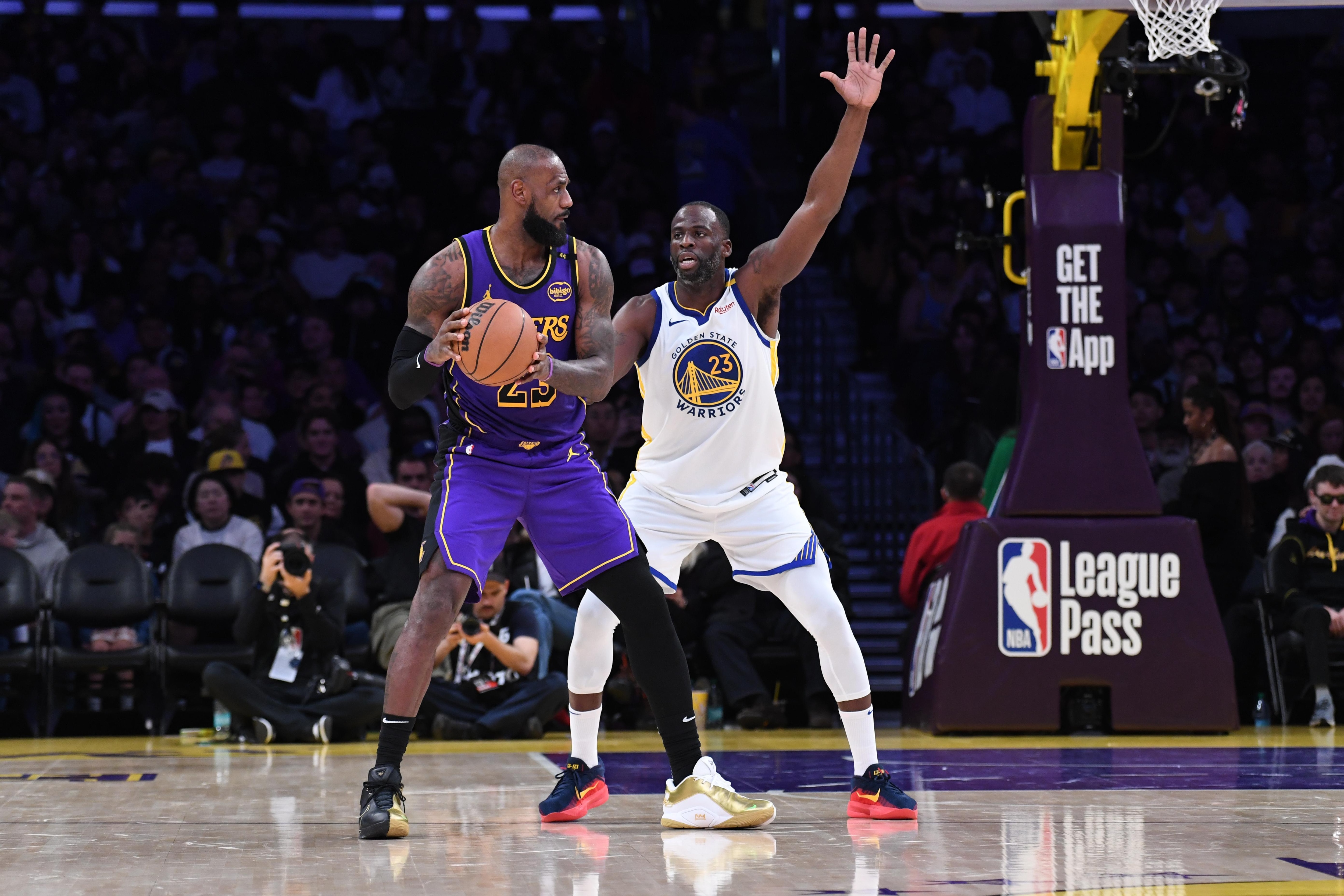 Golden State Warriors v Los Angeles Lakers