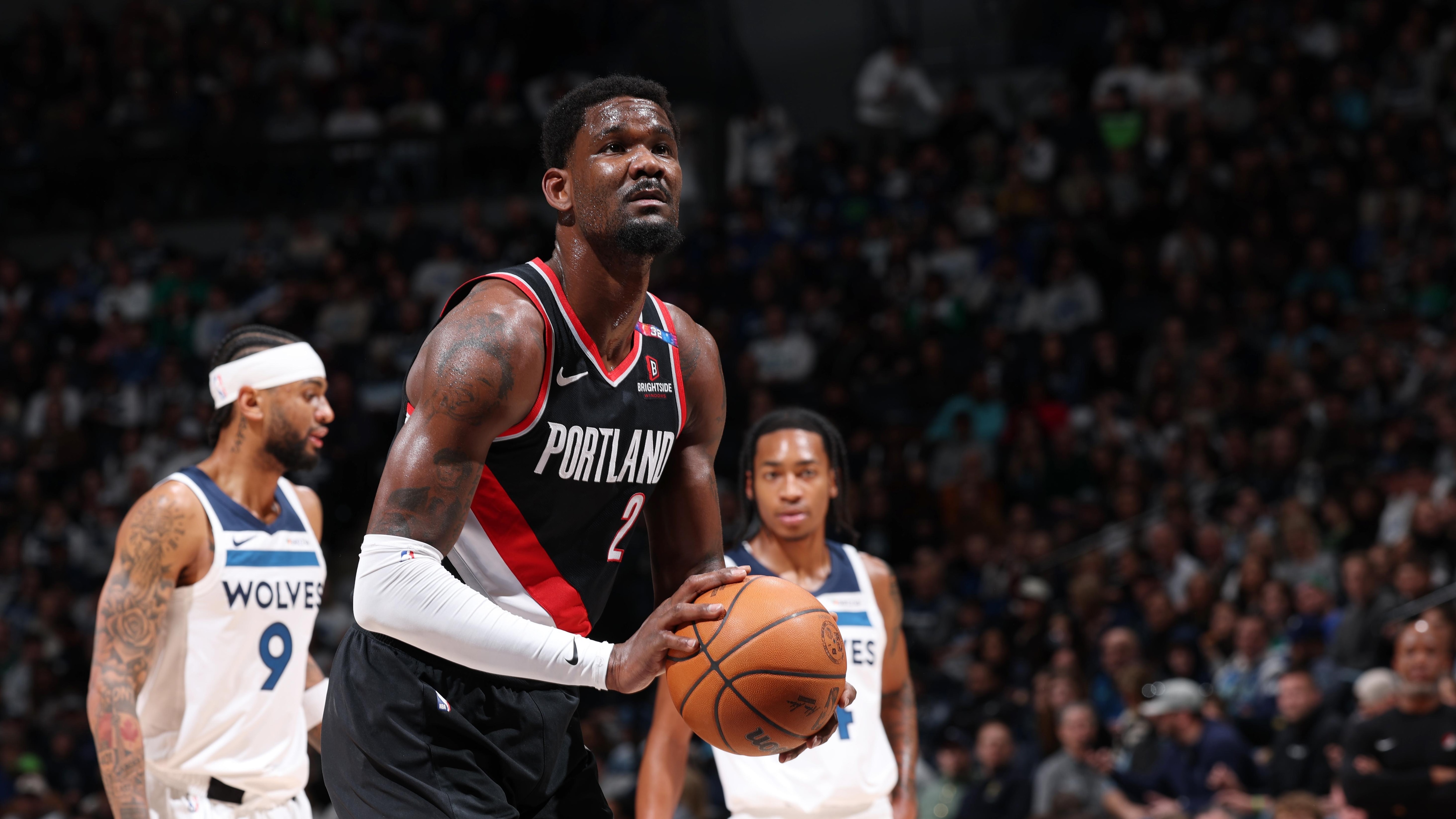 Lakers' Updated Roster, Salary Cap After Rumored Deandre Ayton Contract