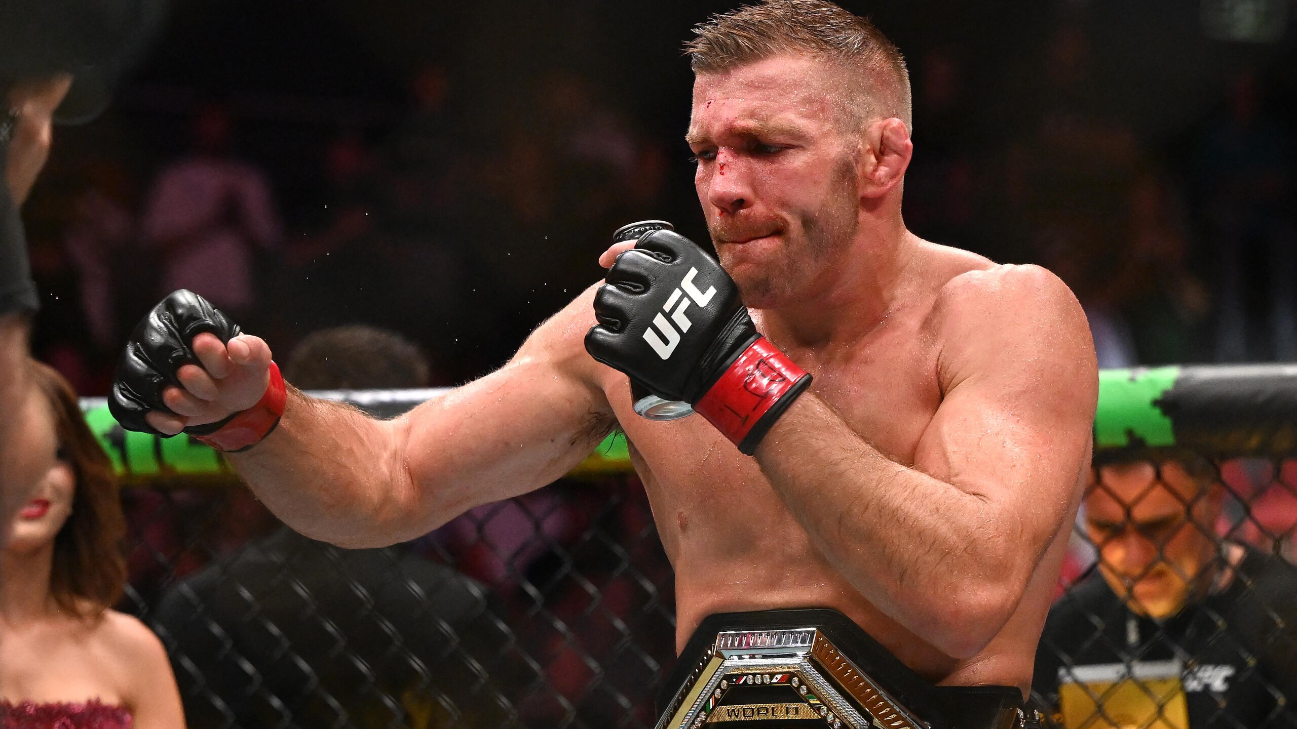MMA-UFC-AUS-DU PLESSIS-STRICKLAND