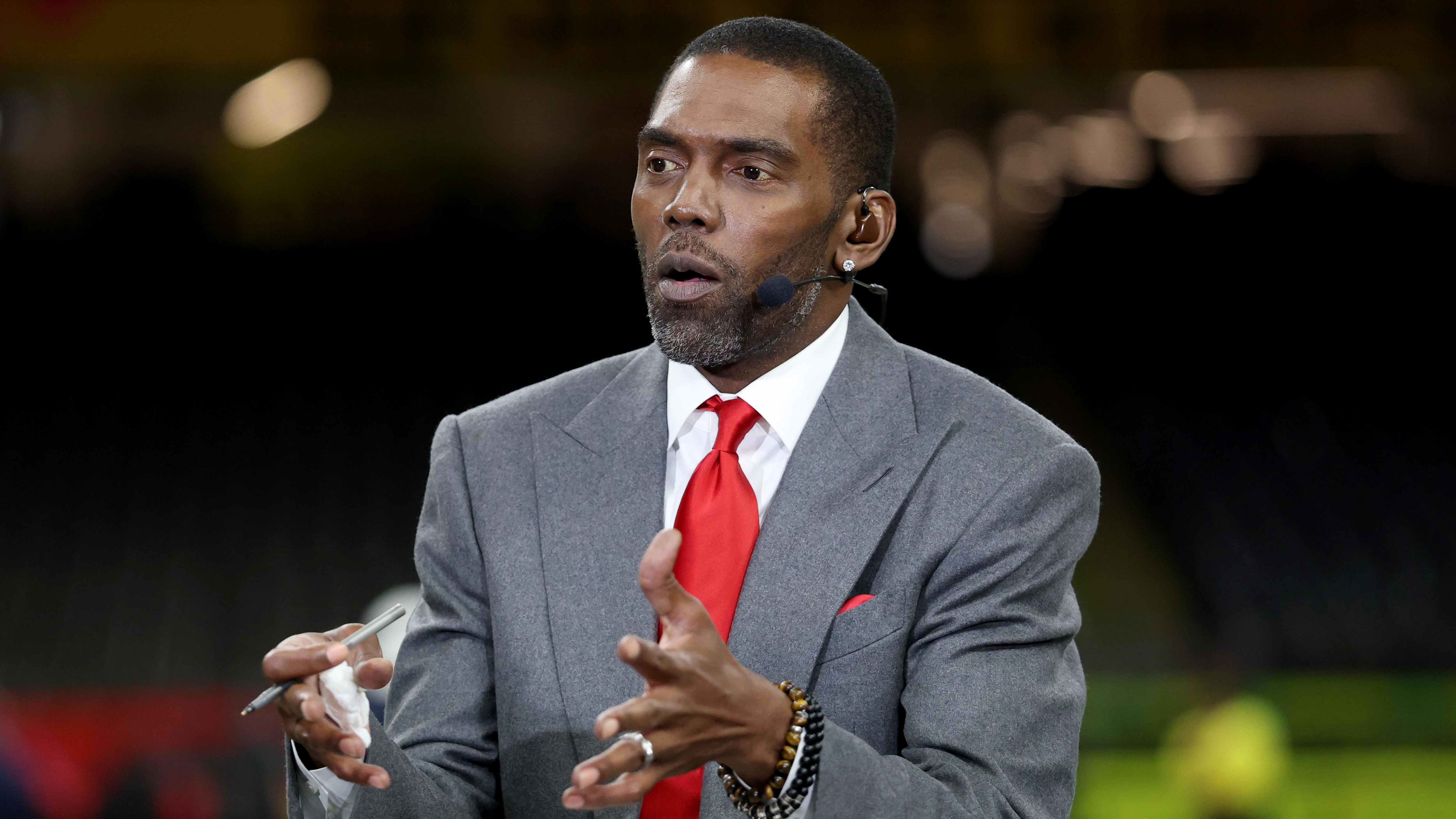 Randy Moss Returns to ESPN, Honored by Patriots and Vikings After Cancer Treatment
