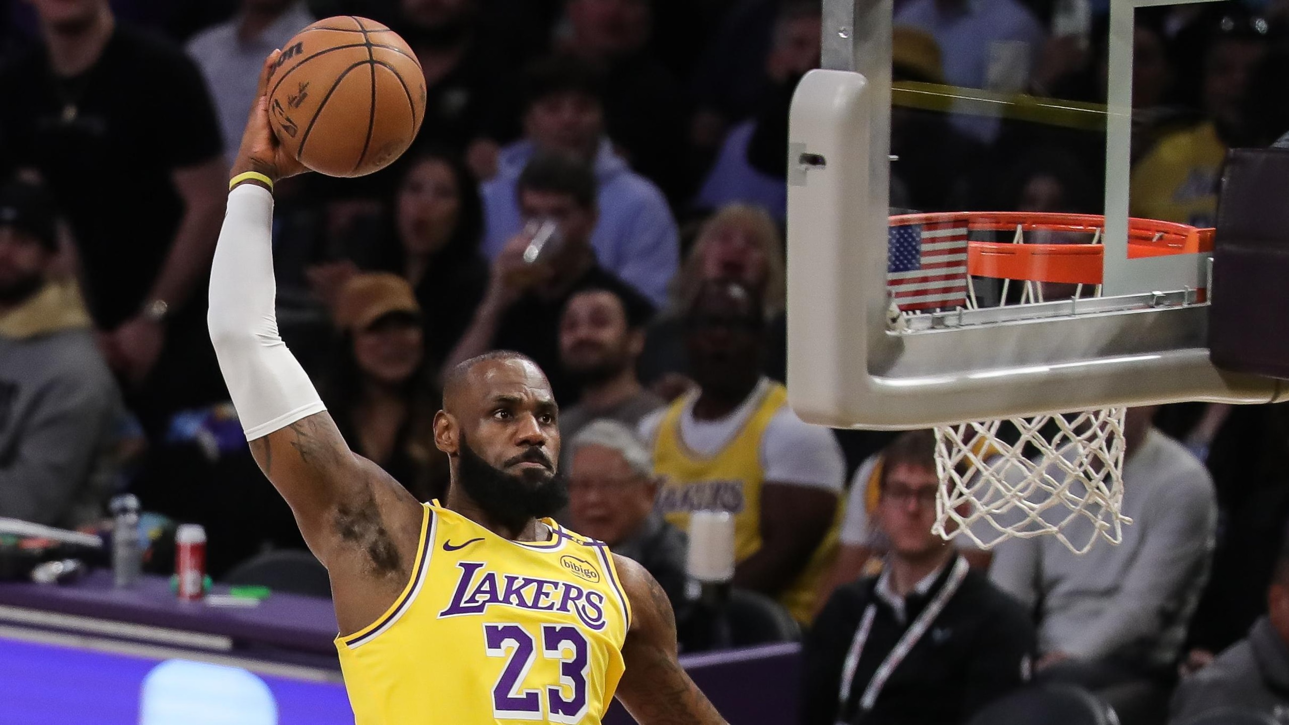 NBA: FEB 19 Hornets at Lakers