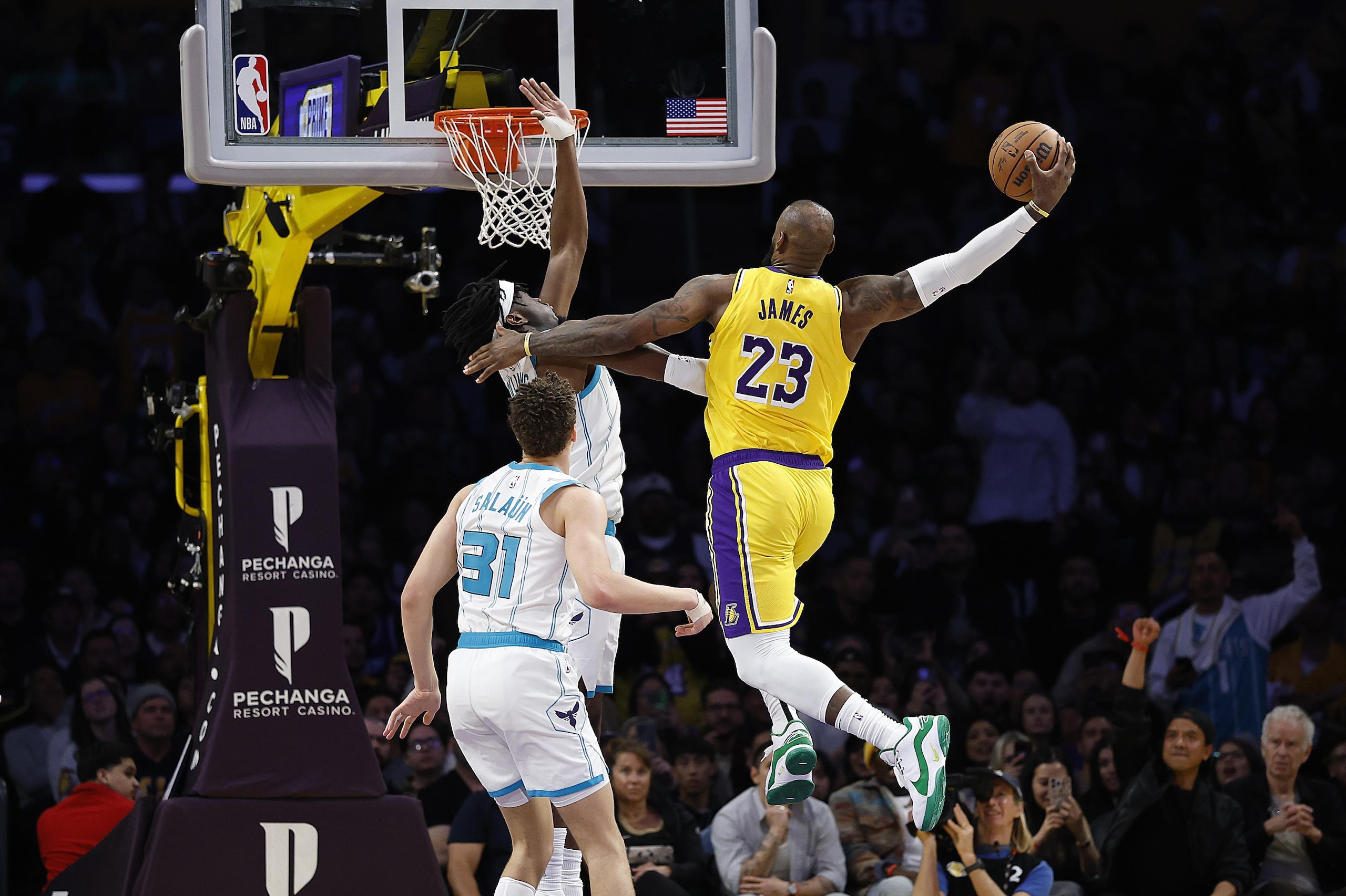 Charlotte Hornets v Los Angeles Lakers Charlotte Hornets v Los Angeles Lakers