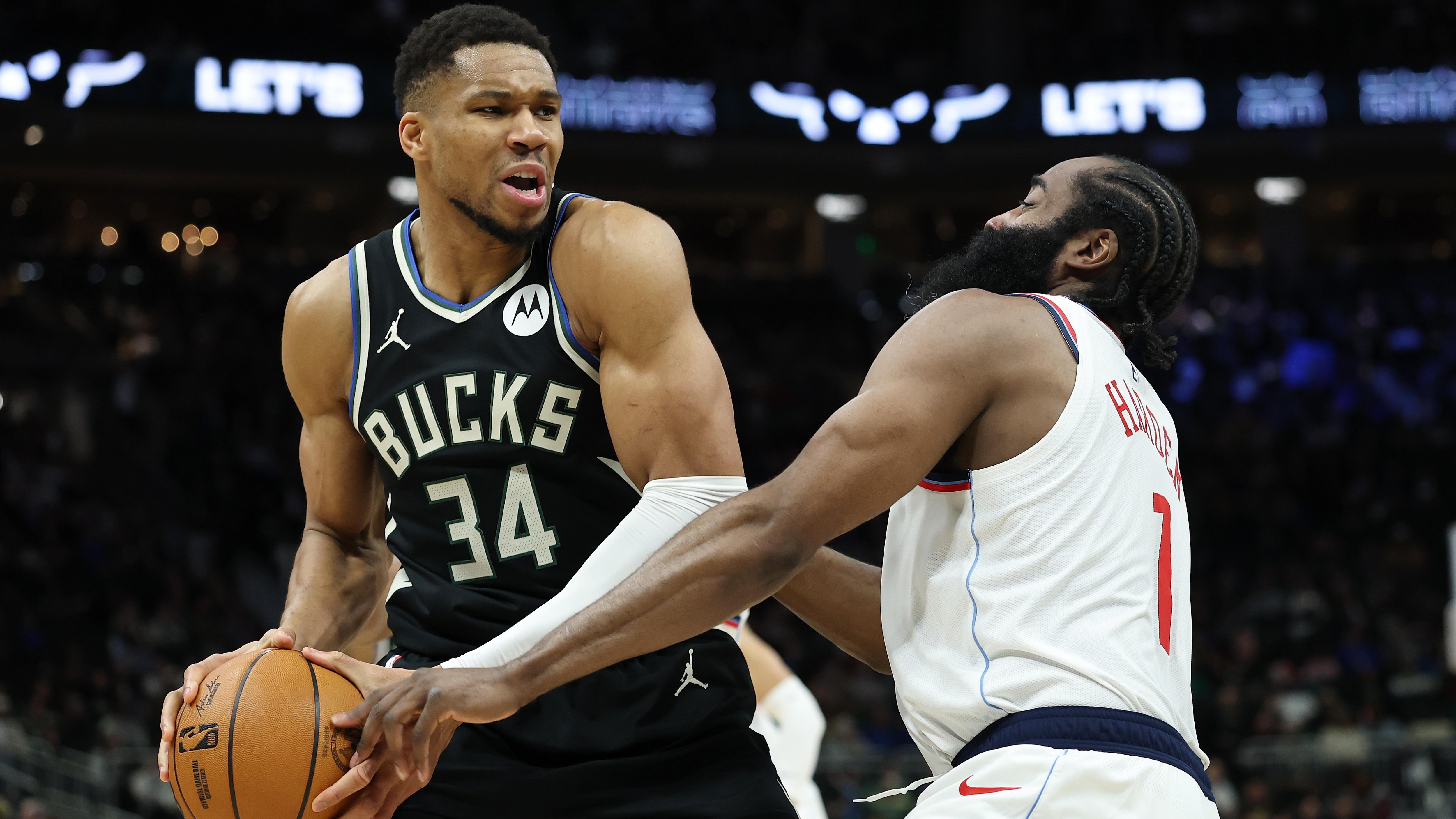 Los Angeles Clippers v Milwaukee Bucks