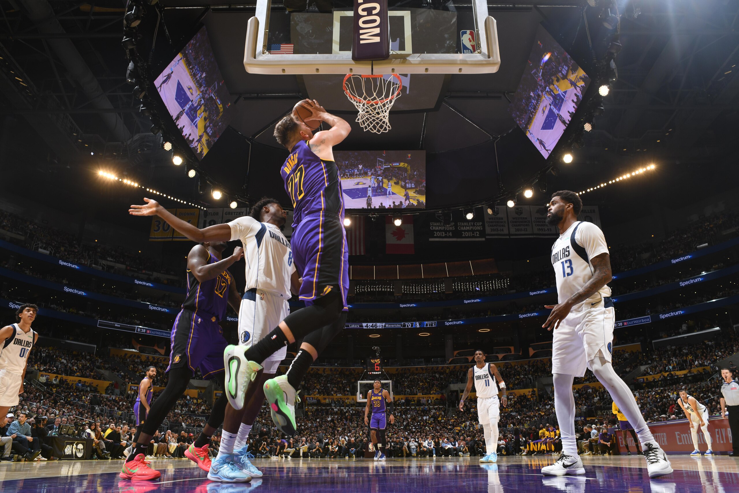 Dallas Mavericks v Los Angeles Lakers Dallas Mavericks v Los Angeles Lakers