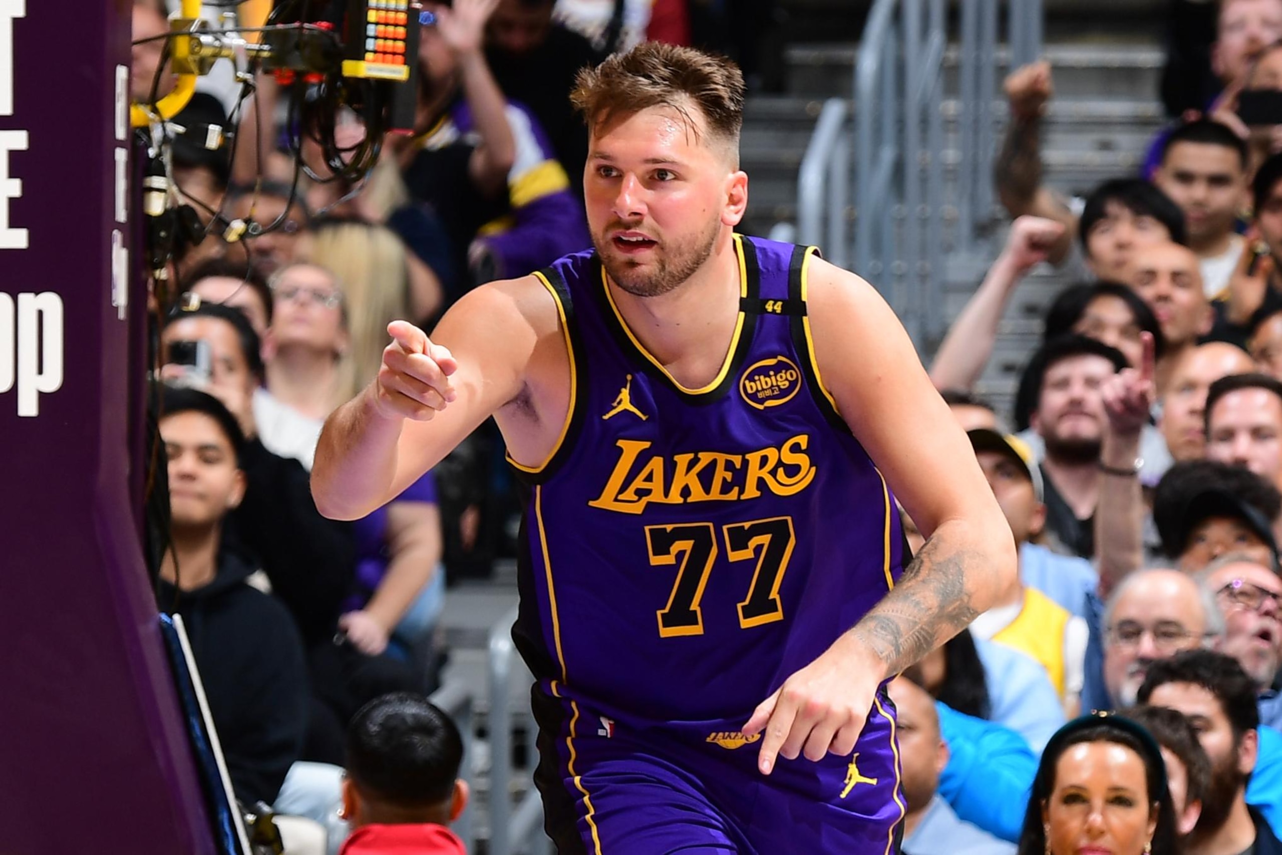 Dallas Mavericks v Los Angeles Lakers Dallas Mavericks v Los Angeles Lakers