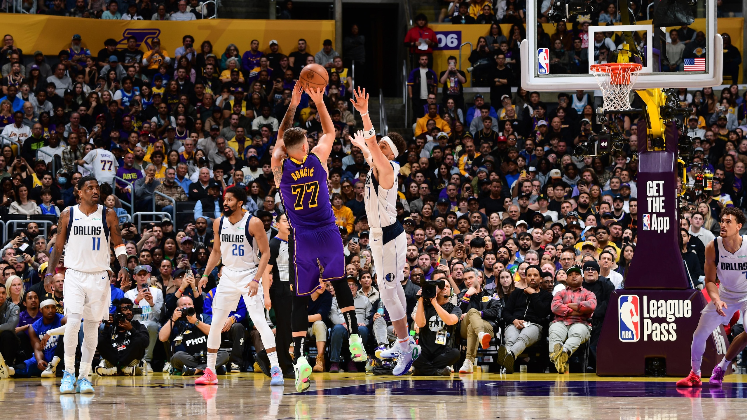 Dallas Mavericks v Los Angeles Lakers Dallas Mavericks v Los Angeles Lakers