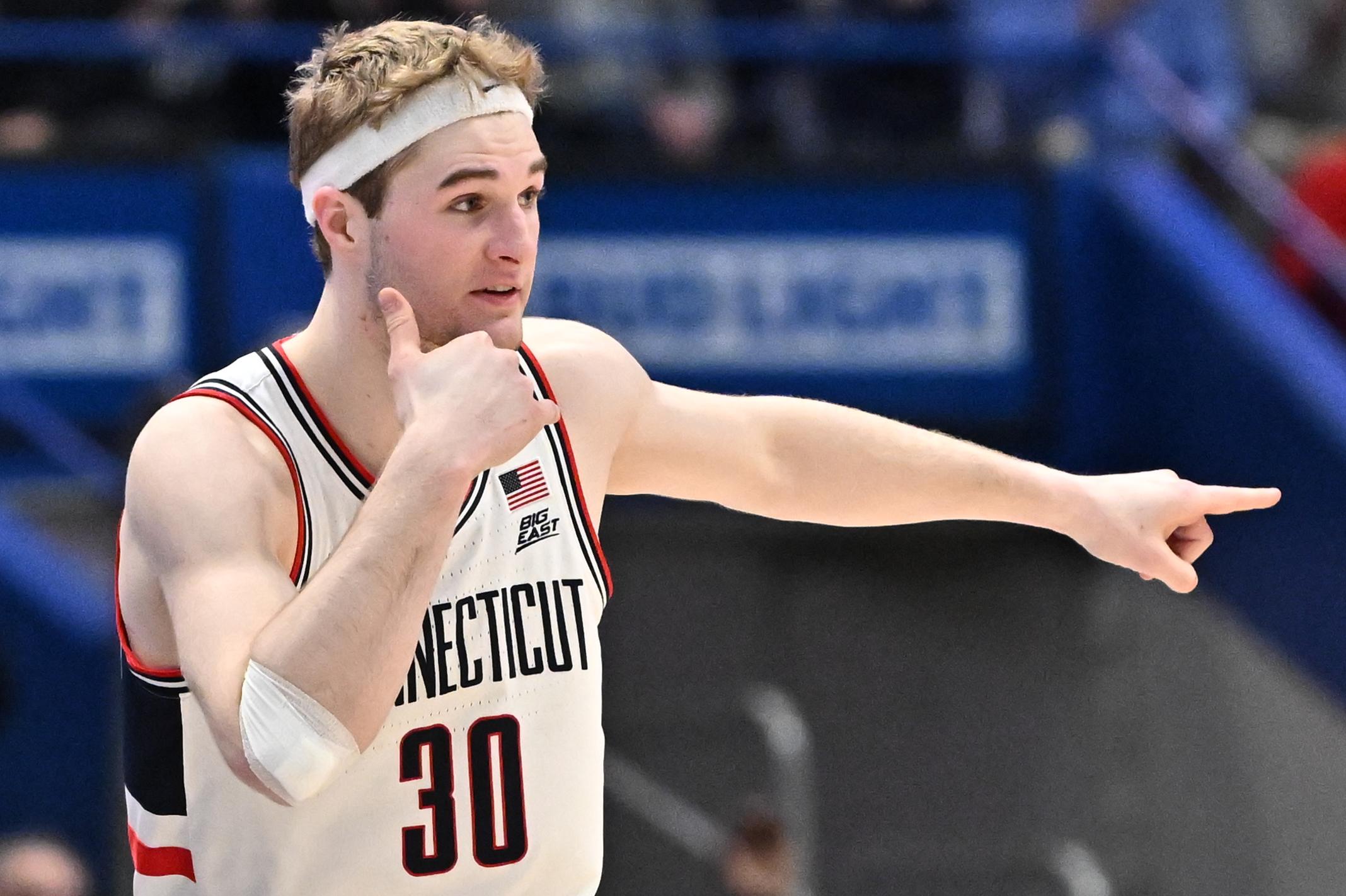 COLLEGE BASKETBALL: FEB 26 Georgetown at UConn