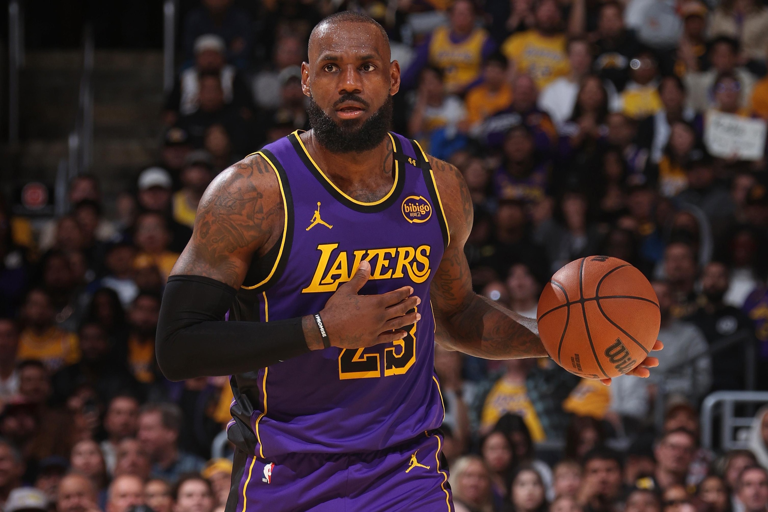 Dallas Mavericks v Los Angeles Lakers Dallas Mavericks v Los Angeles Lakers
