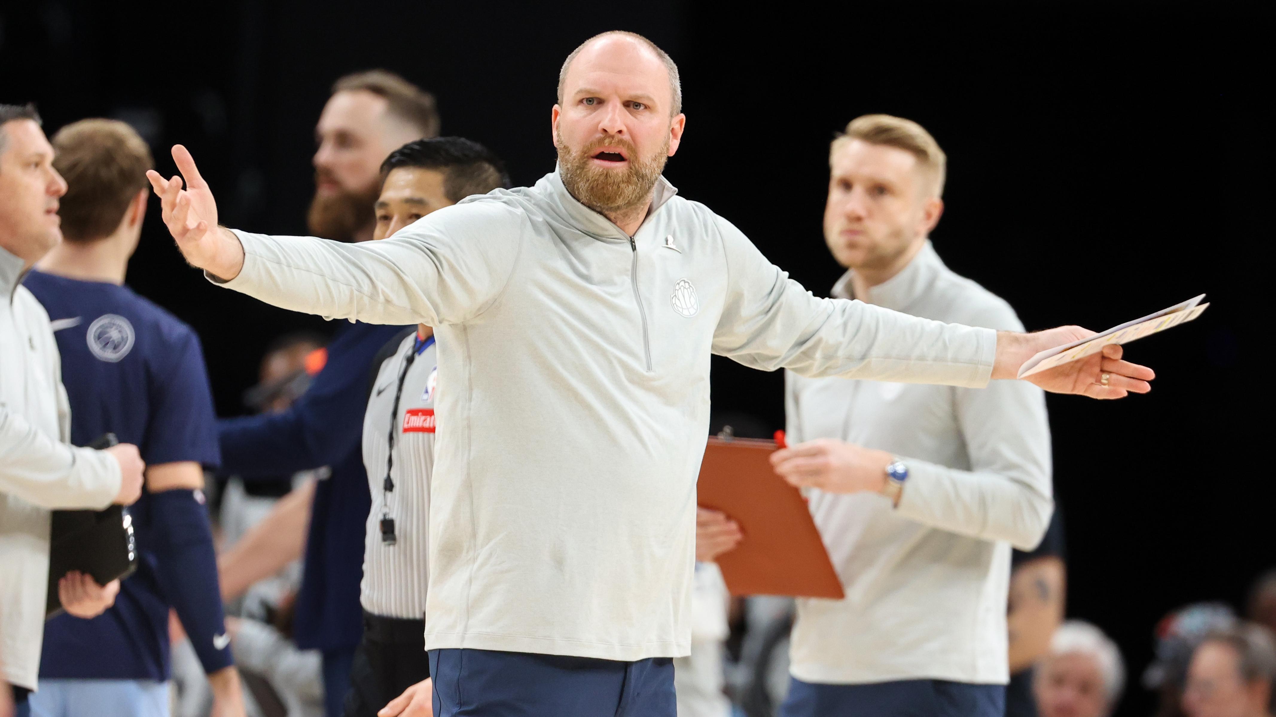 Phoenix Suns v Memphis Grizzlies