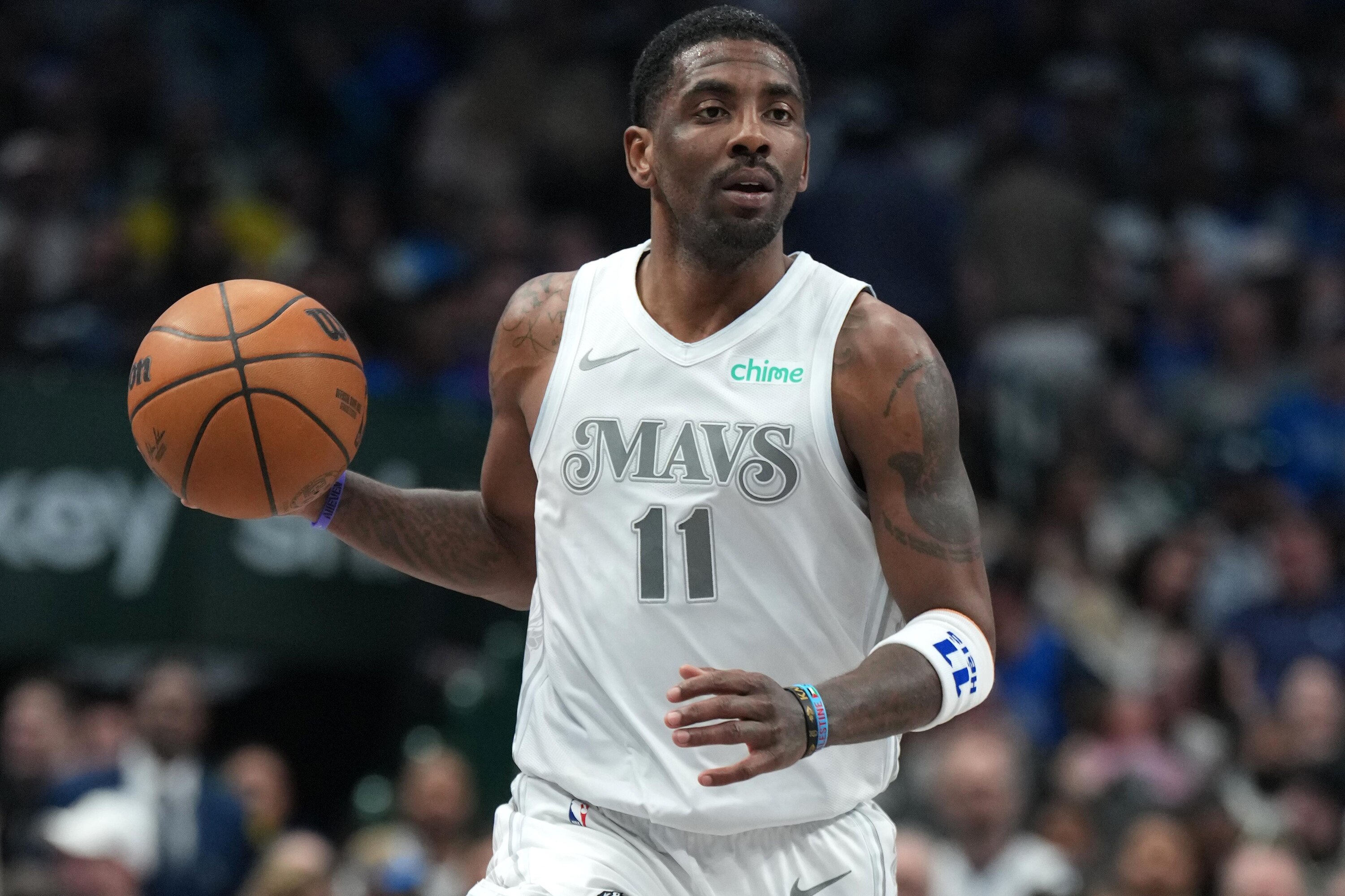 Kyrie Irving Responds to Tracy McGrady Video Saying Jamaal Tinsley Had Better Handles