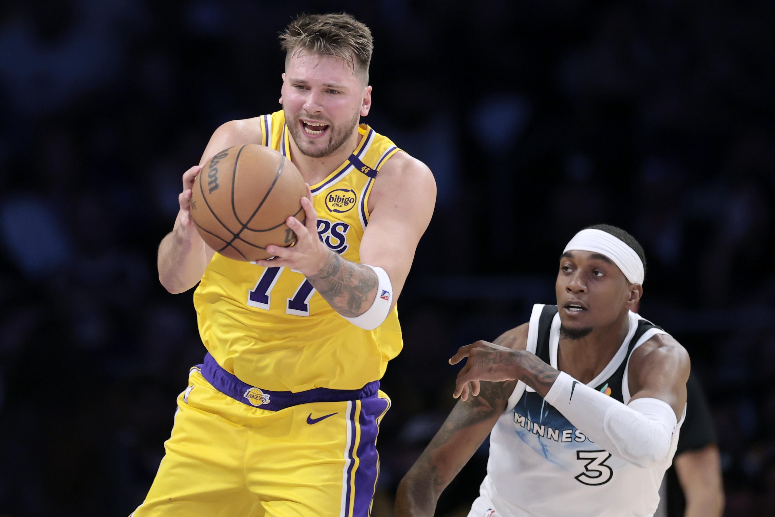 Minnesota Timberwolves v Los Angeles Lakers