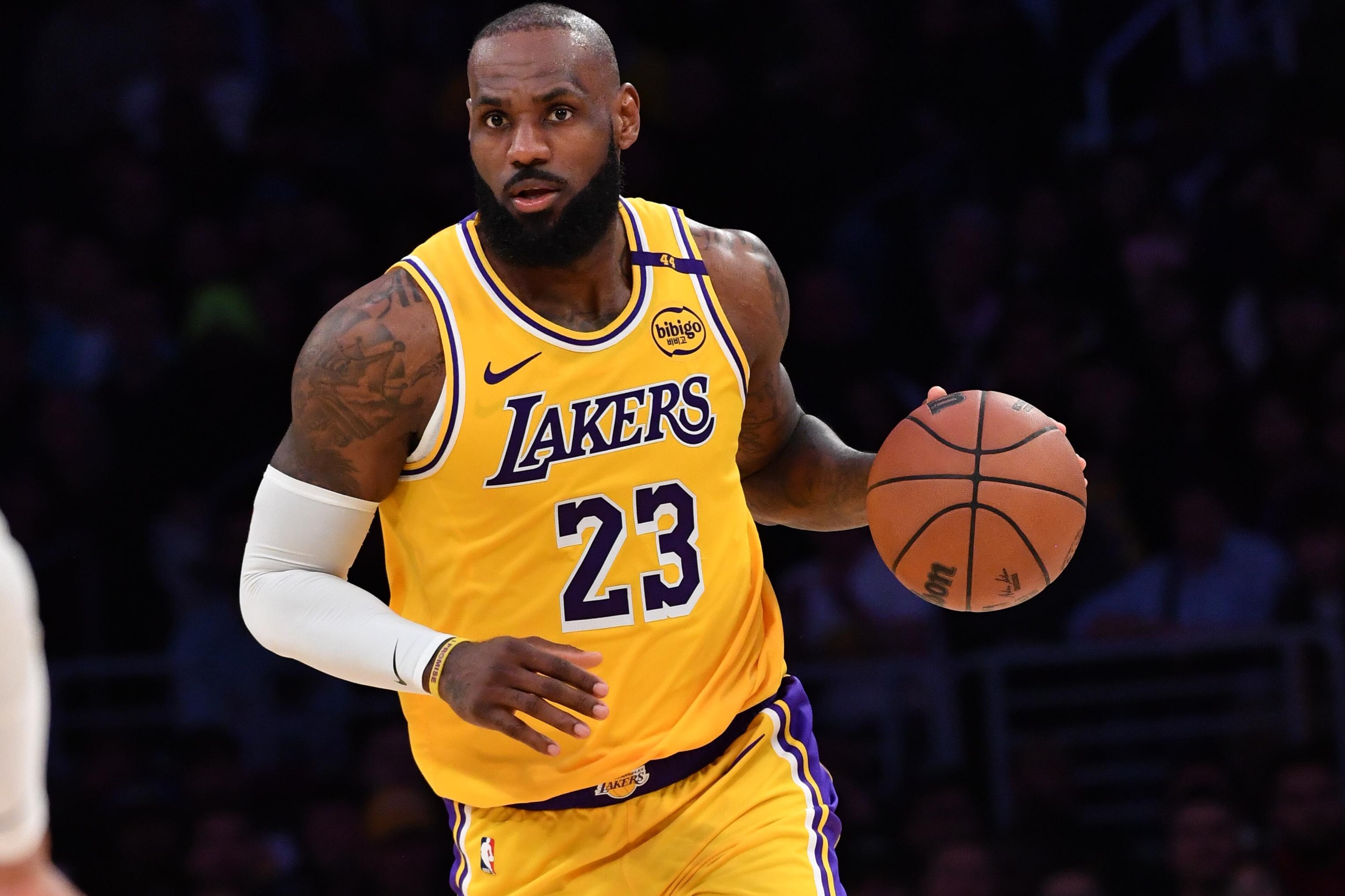 New York Knicks v Los Angeles Lakers