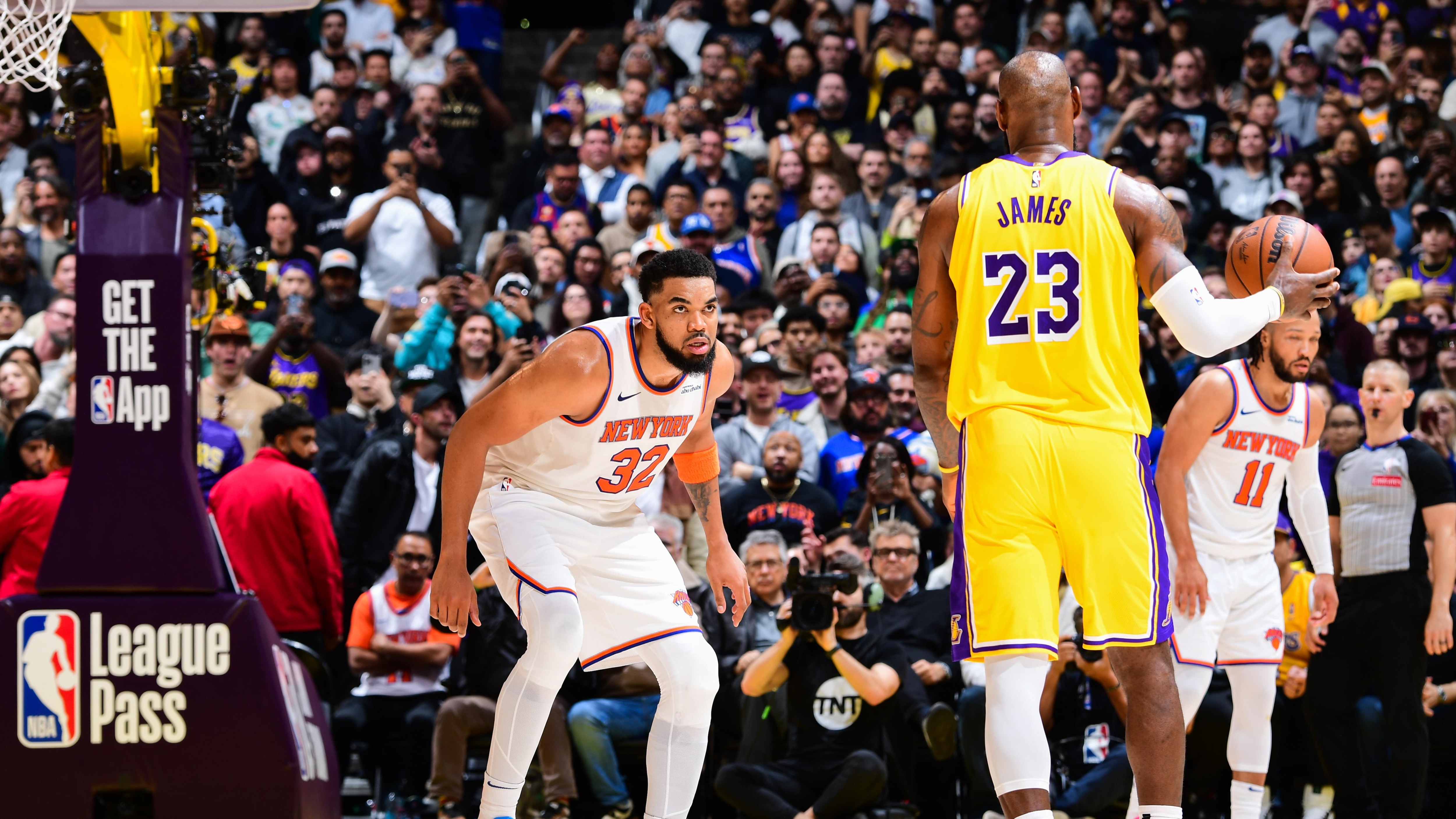 New York Knicks v Los Angeles Lakers