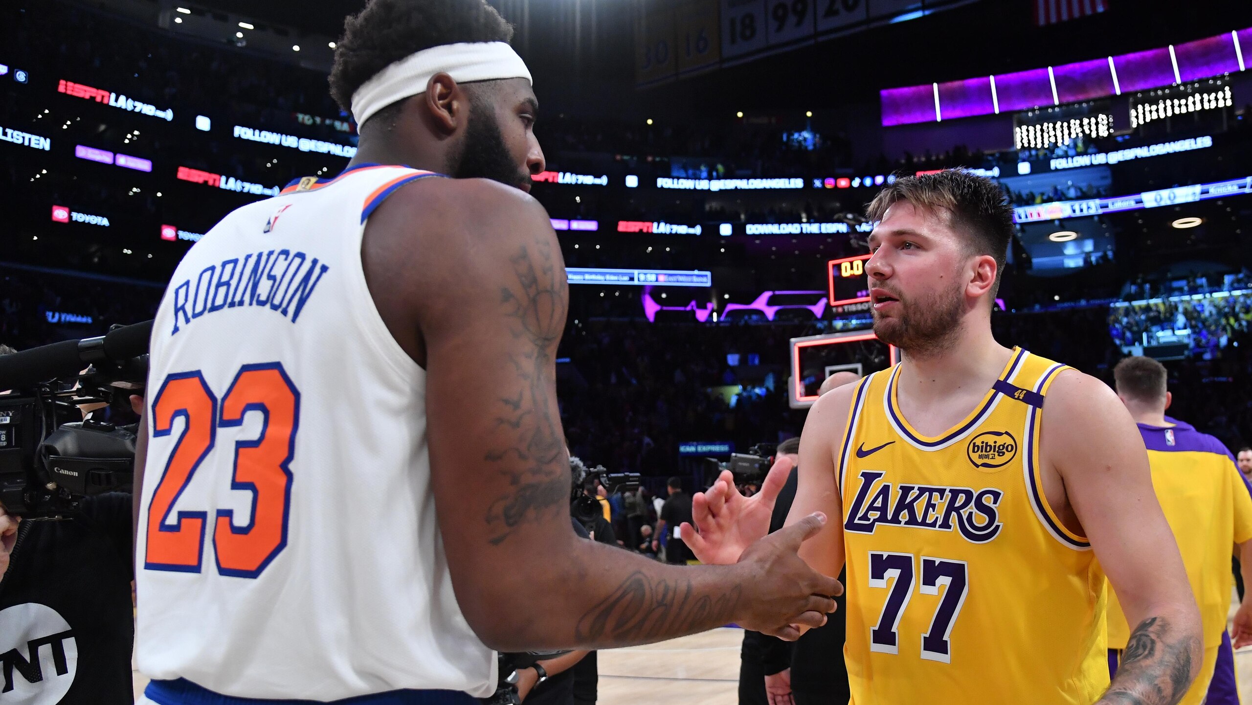 New York Knicks v Los Angeles Lakers
