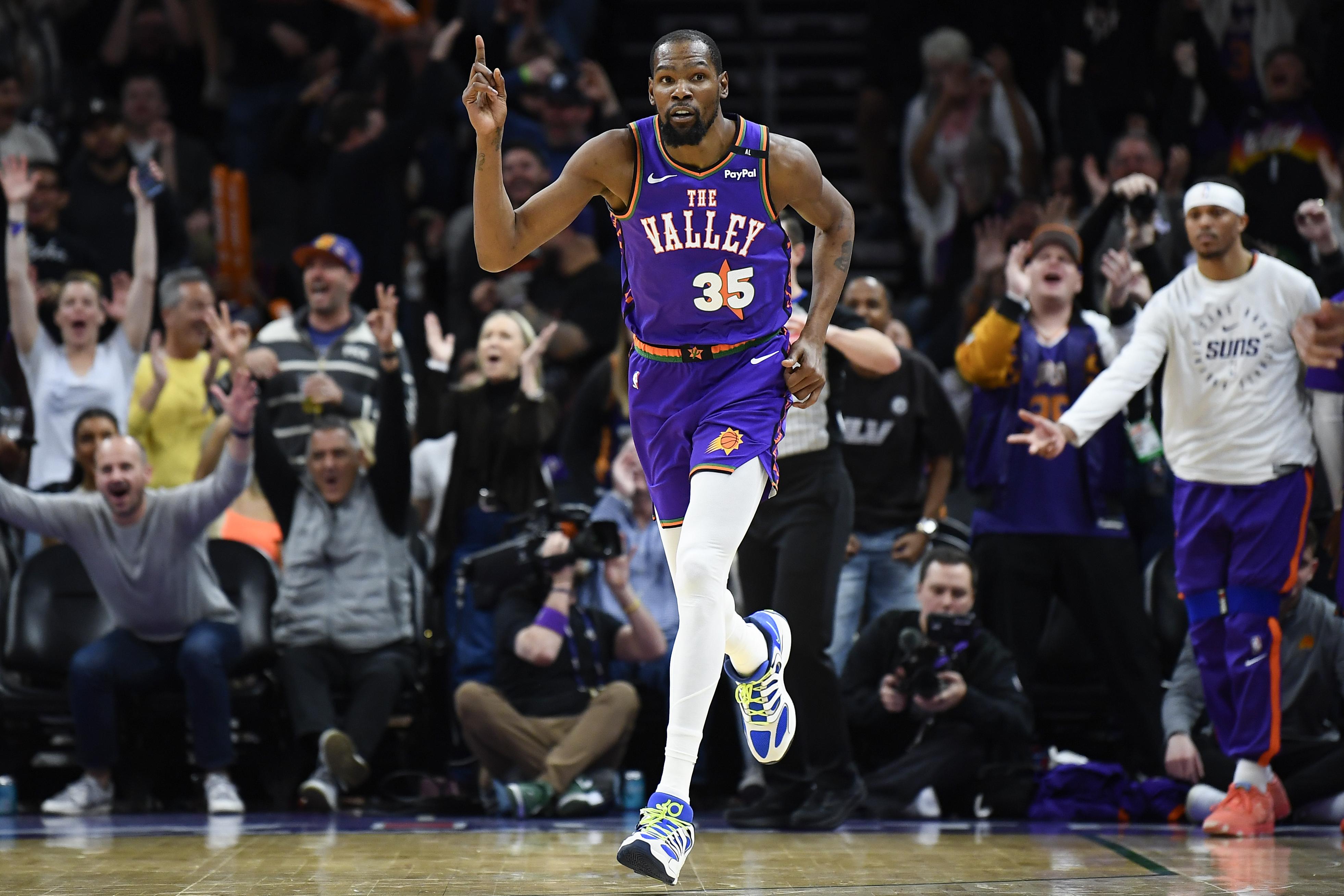 Los Angeles Clippers v Phoenix Suns