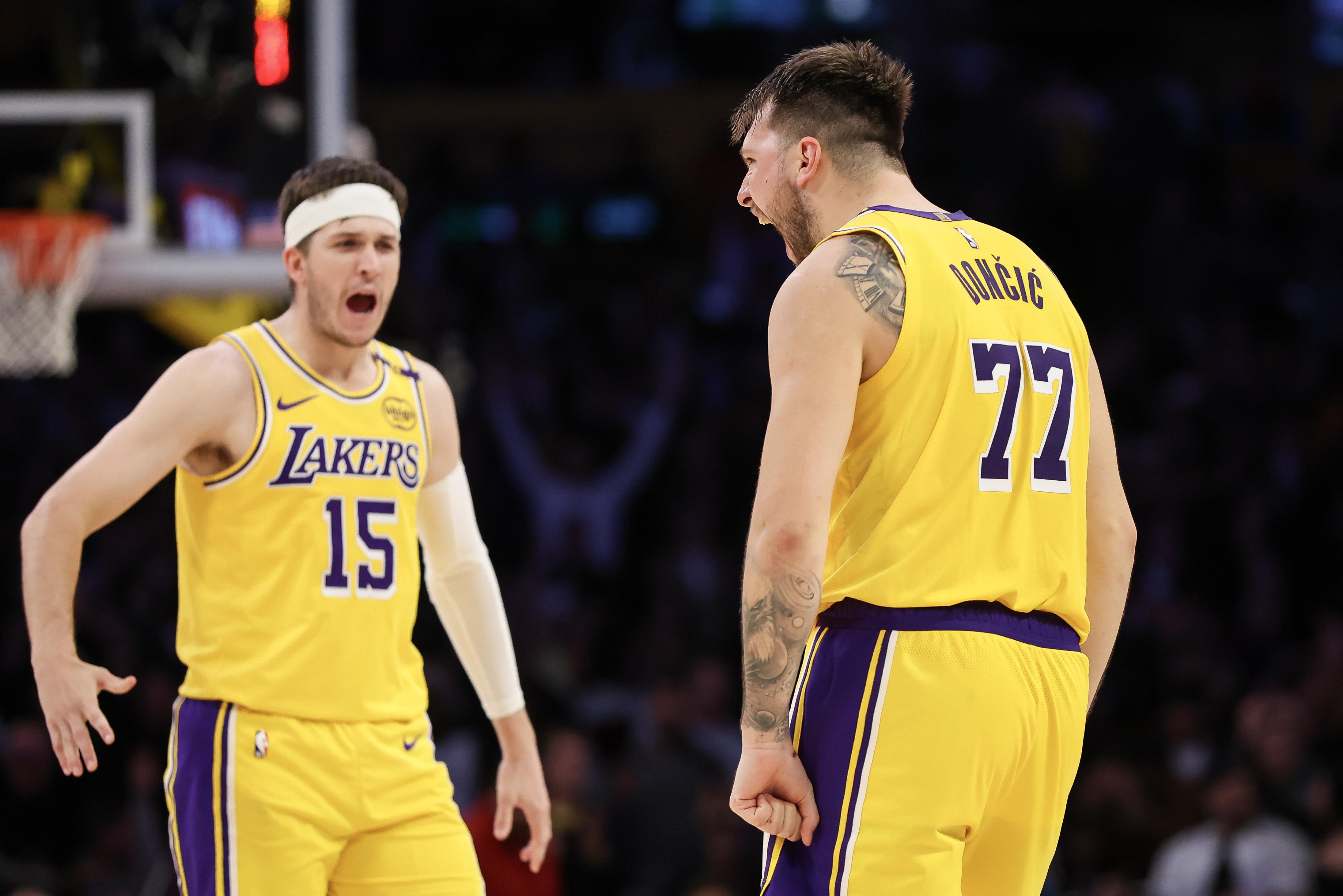New York Knicks v Los Angeles Lakers