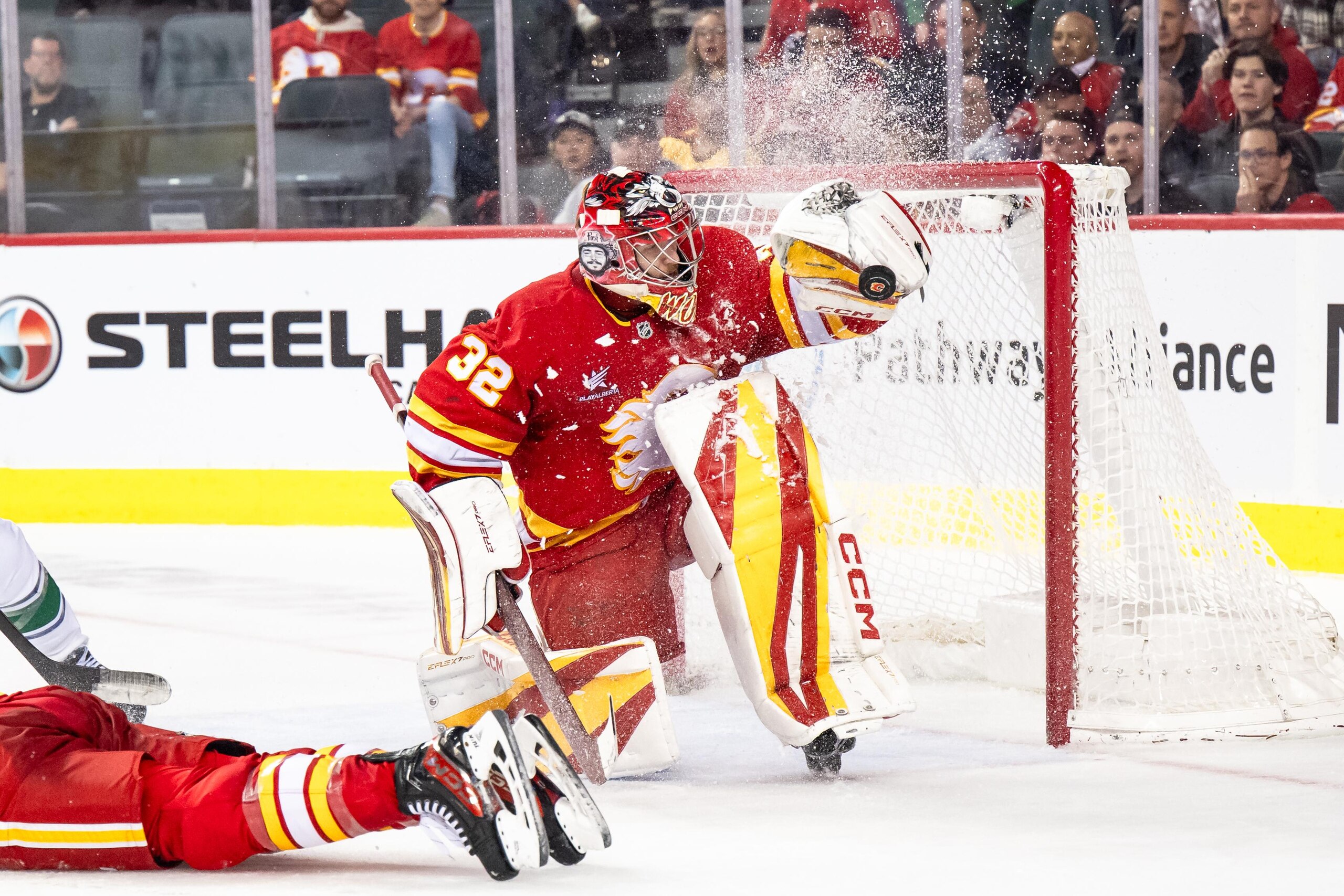 NHL: MAR 12 Canucks at Flames