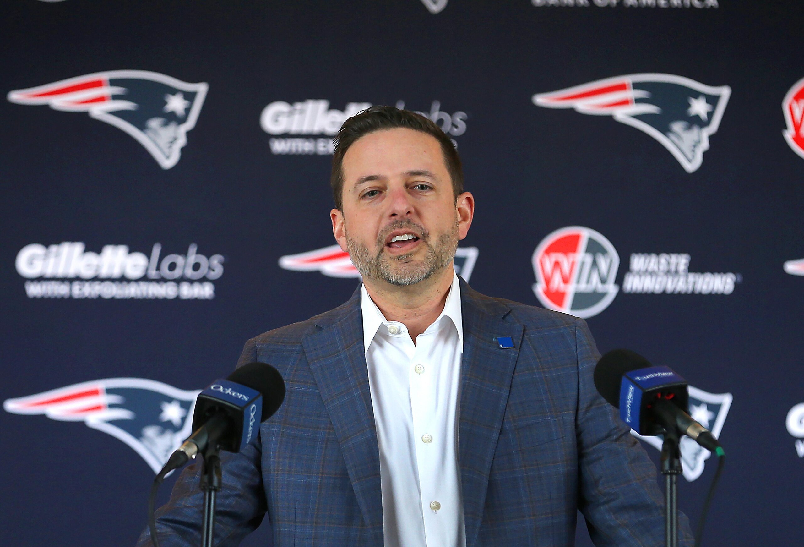 While Patriots celebrate new additions, glaring holes remain on offensive line and at wide receiver While Patriots celebrate new additions, glaring holes remain on offensive line and at wide receiver