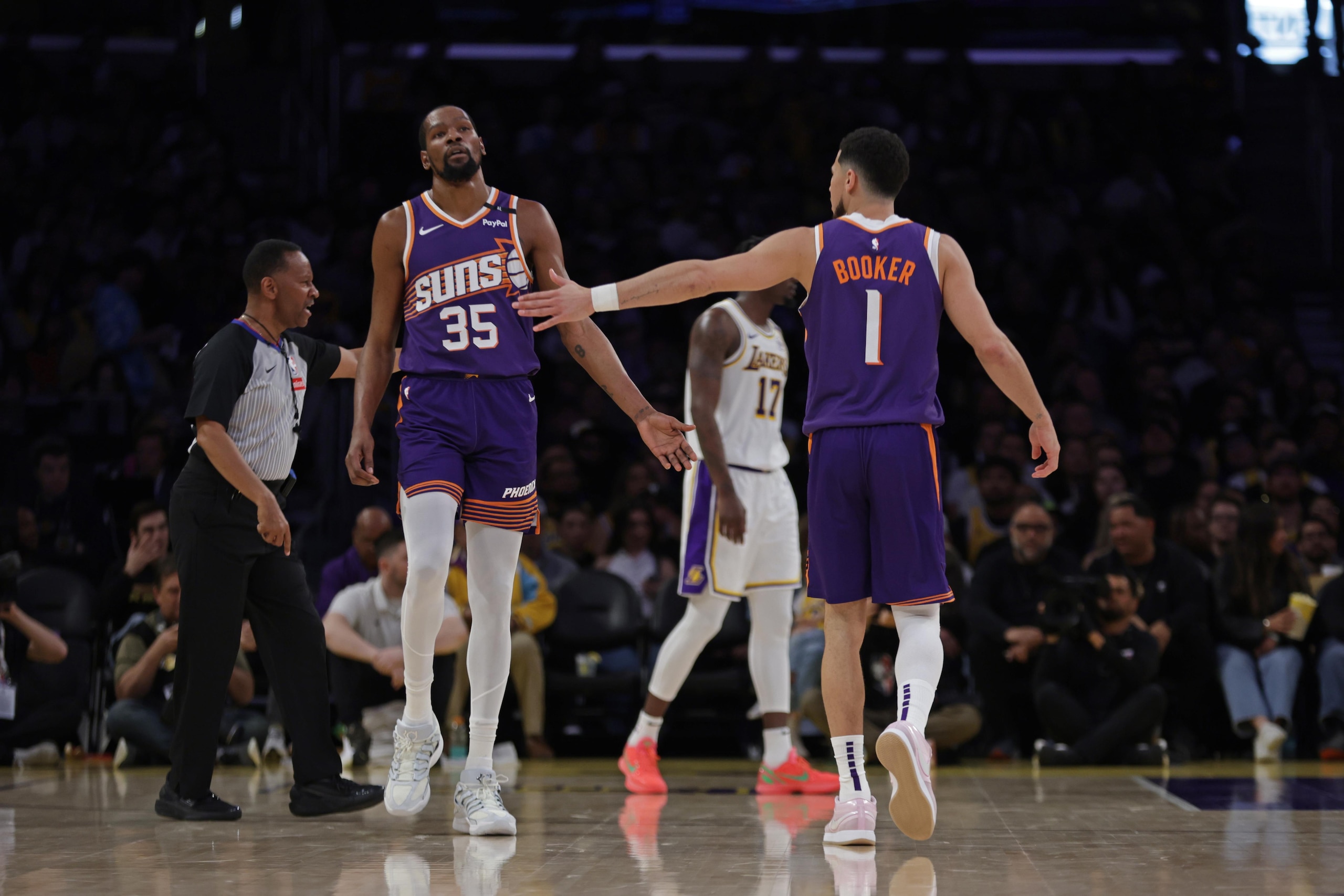 Phoenix Suns v Los Angeles Lakers