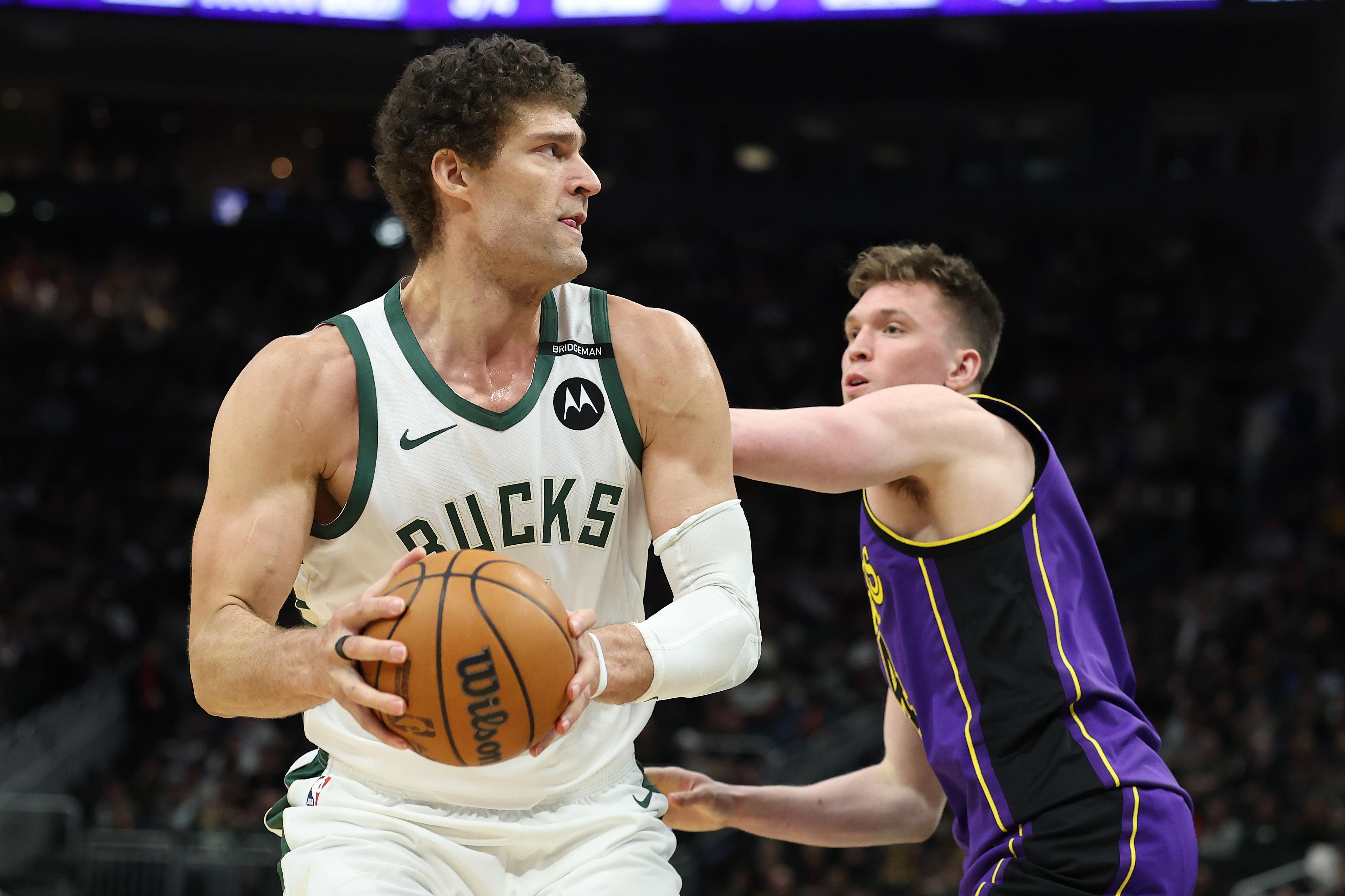 Los Angeles Lakers v Milwaukee Bucks