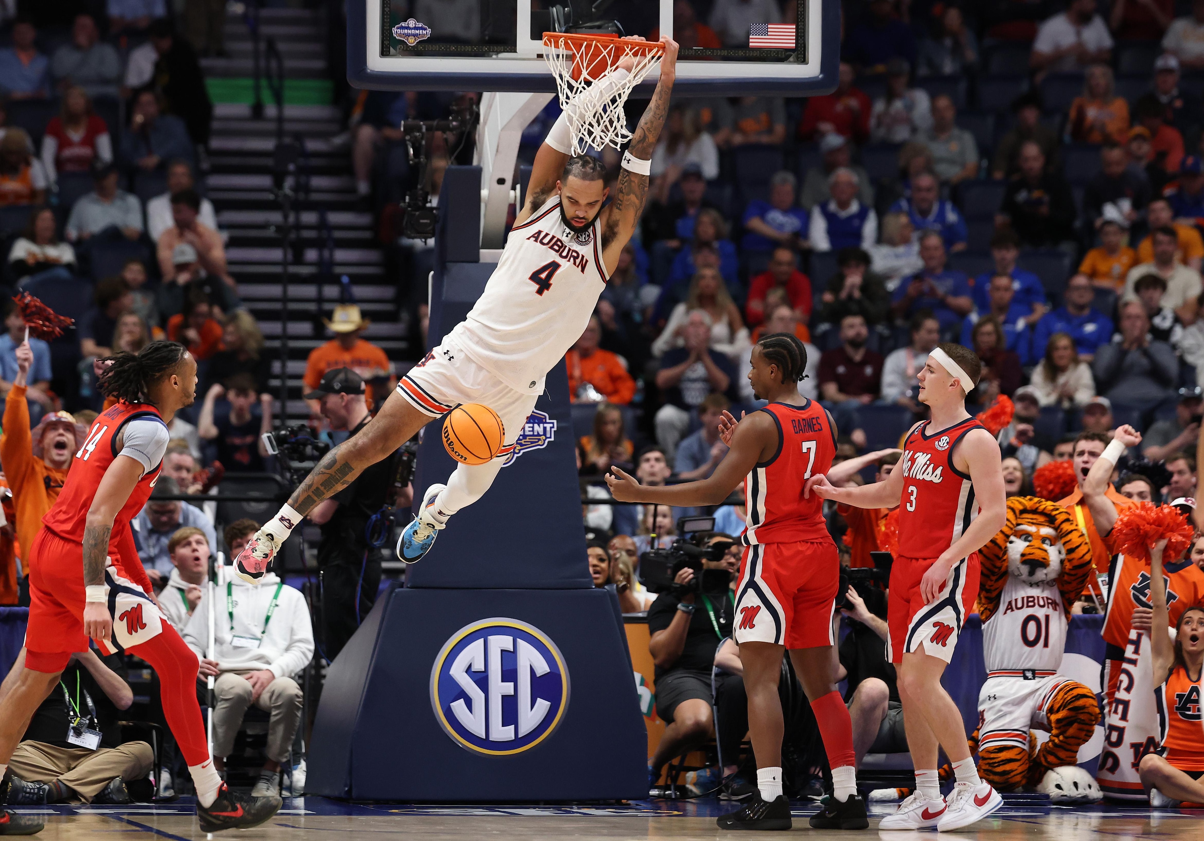Ole Miss v Auburn