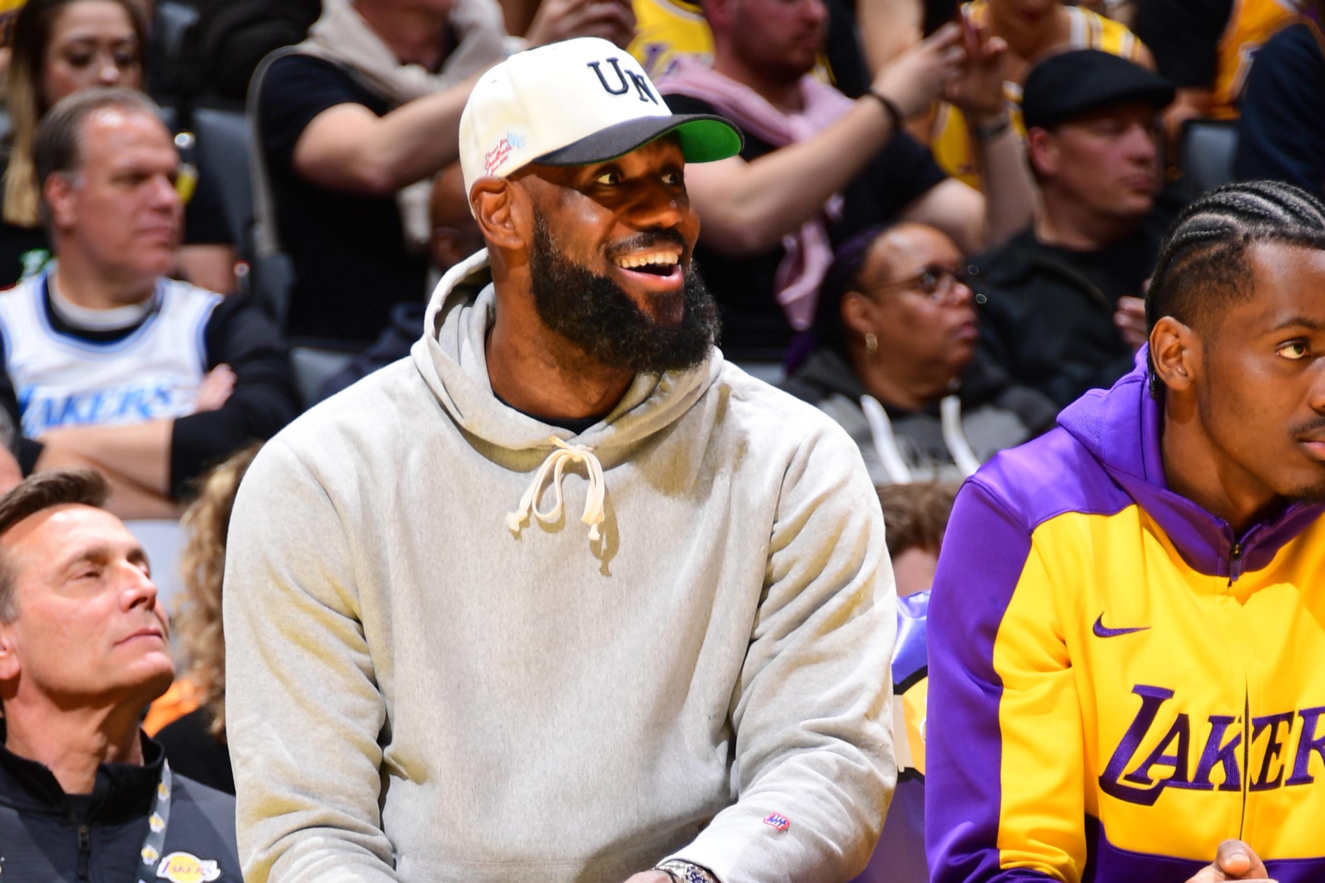 San Antonio Spurs v Los Angeles Lakers