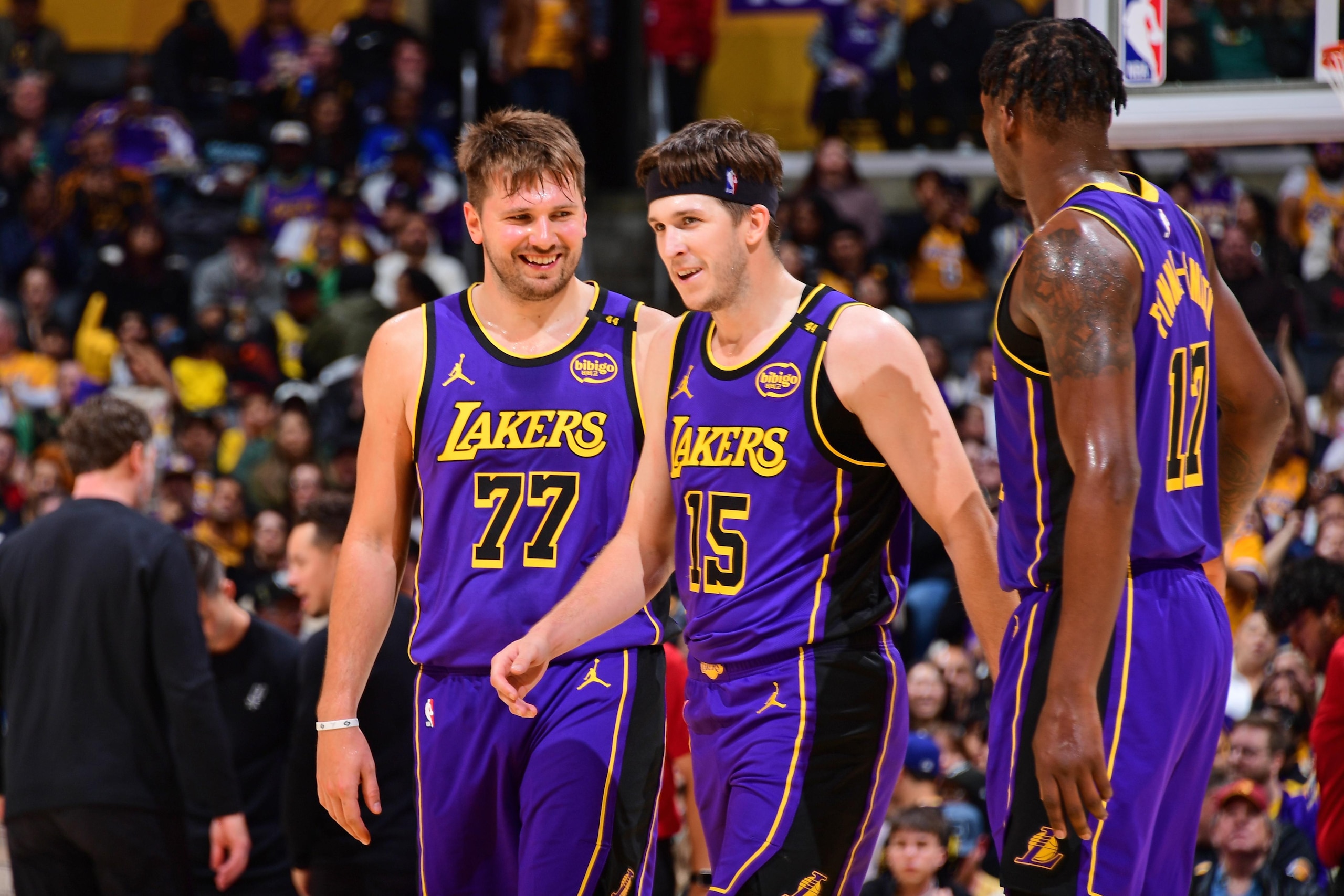 San Antonio Spurs v Los Angeles Lakers