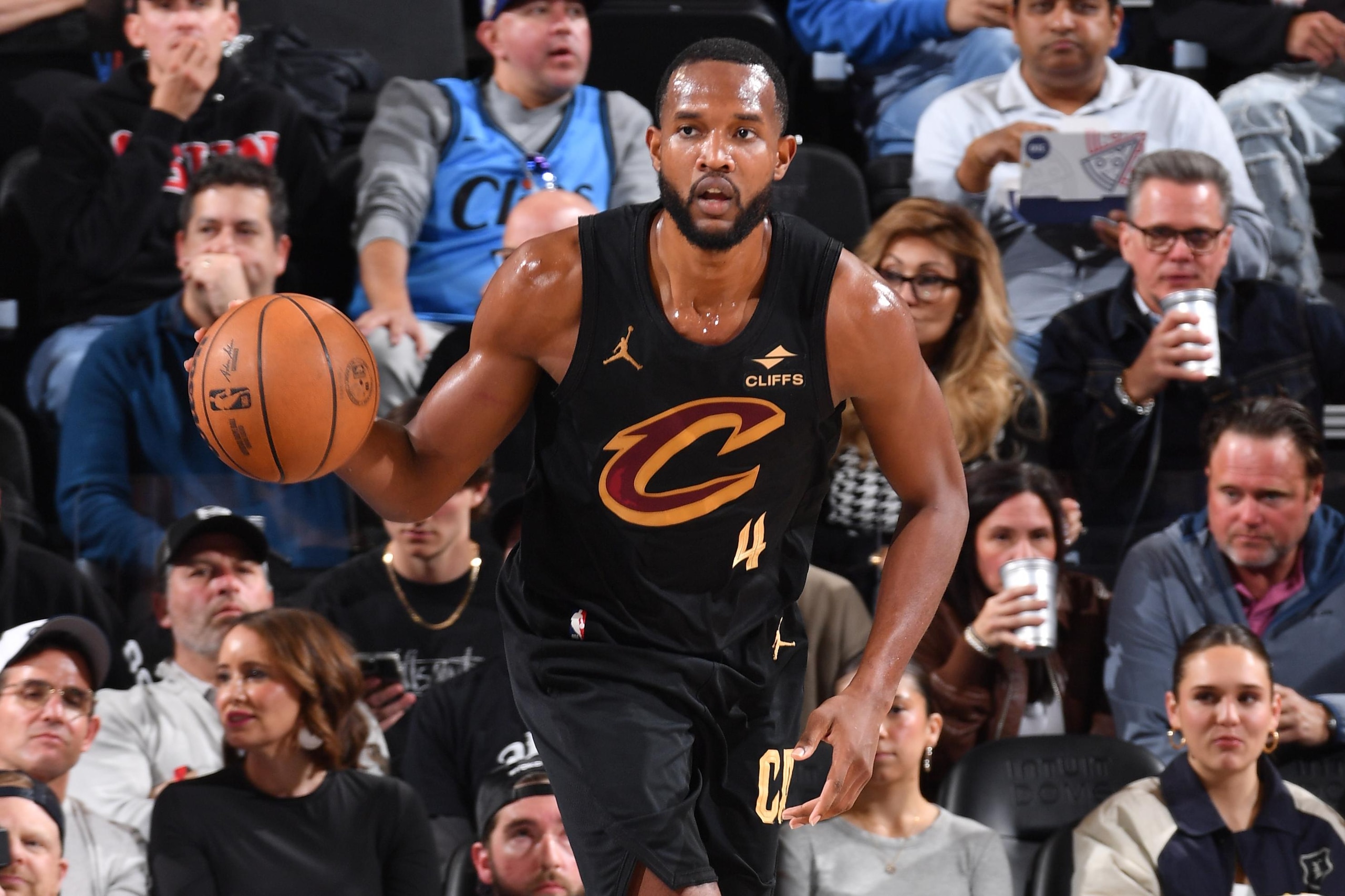 Cleveland Cavaliers v Los Angeles Clippers