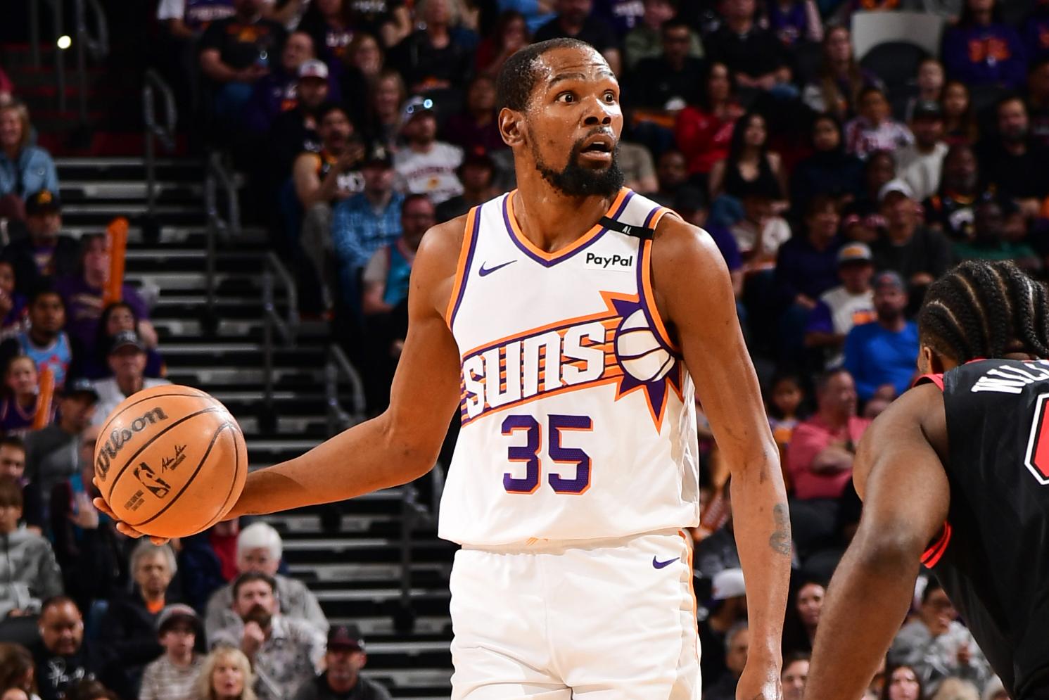 Chicago Bulls v Phoenix Suns