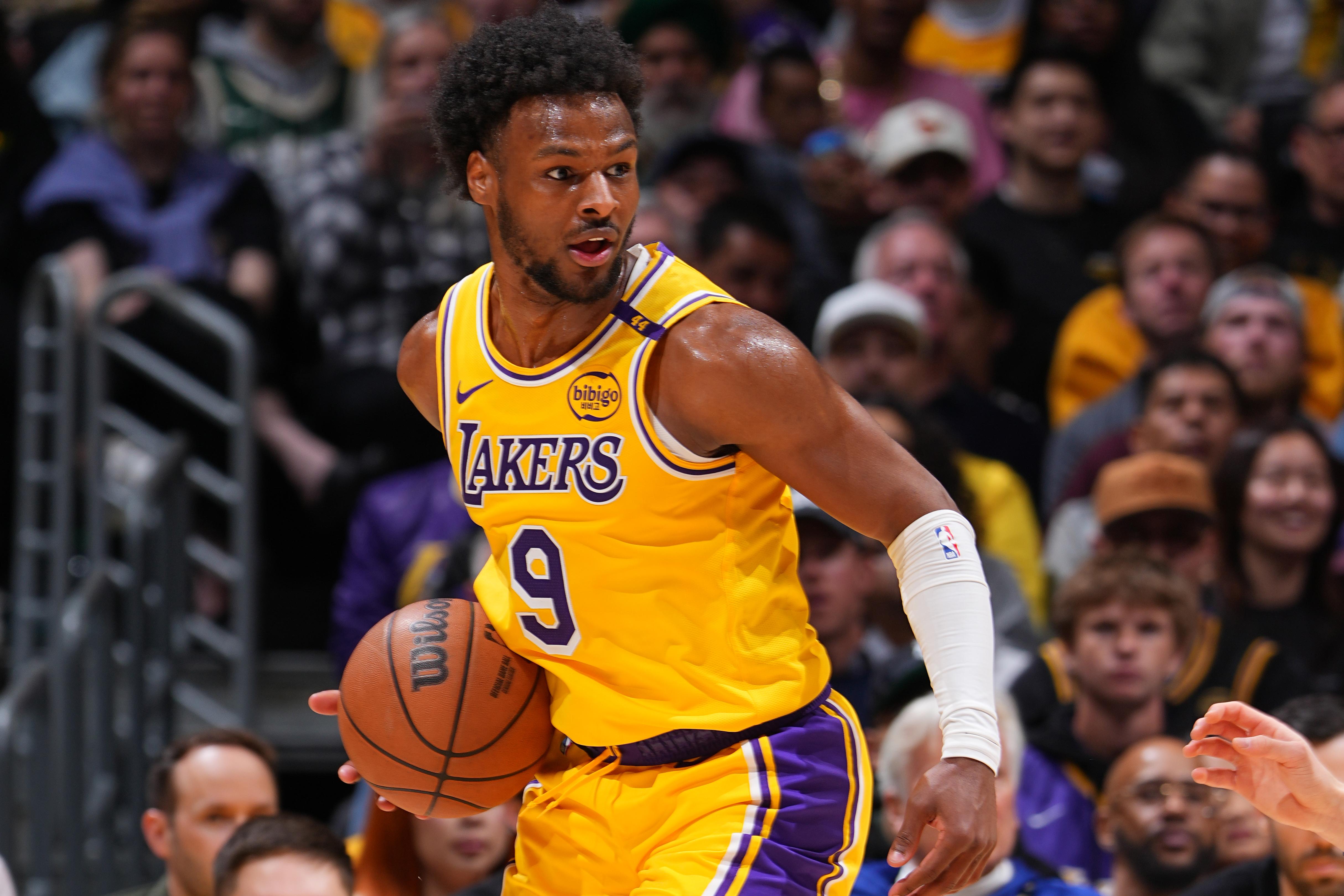 Bronny James destaca en la derrota de los Lakers ante los Bucks Bronny James destaca en la derrota de los Lakers ante los Bucks