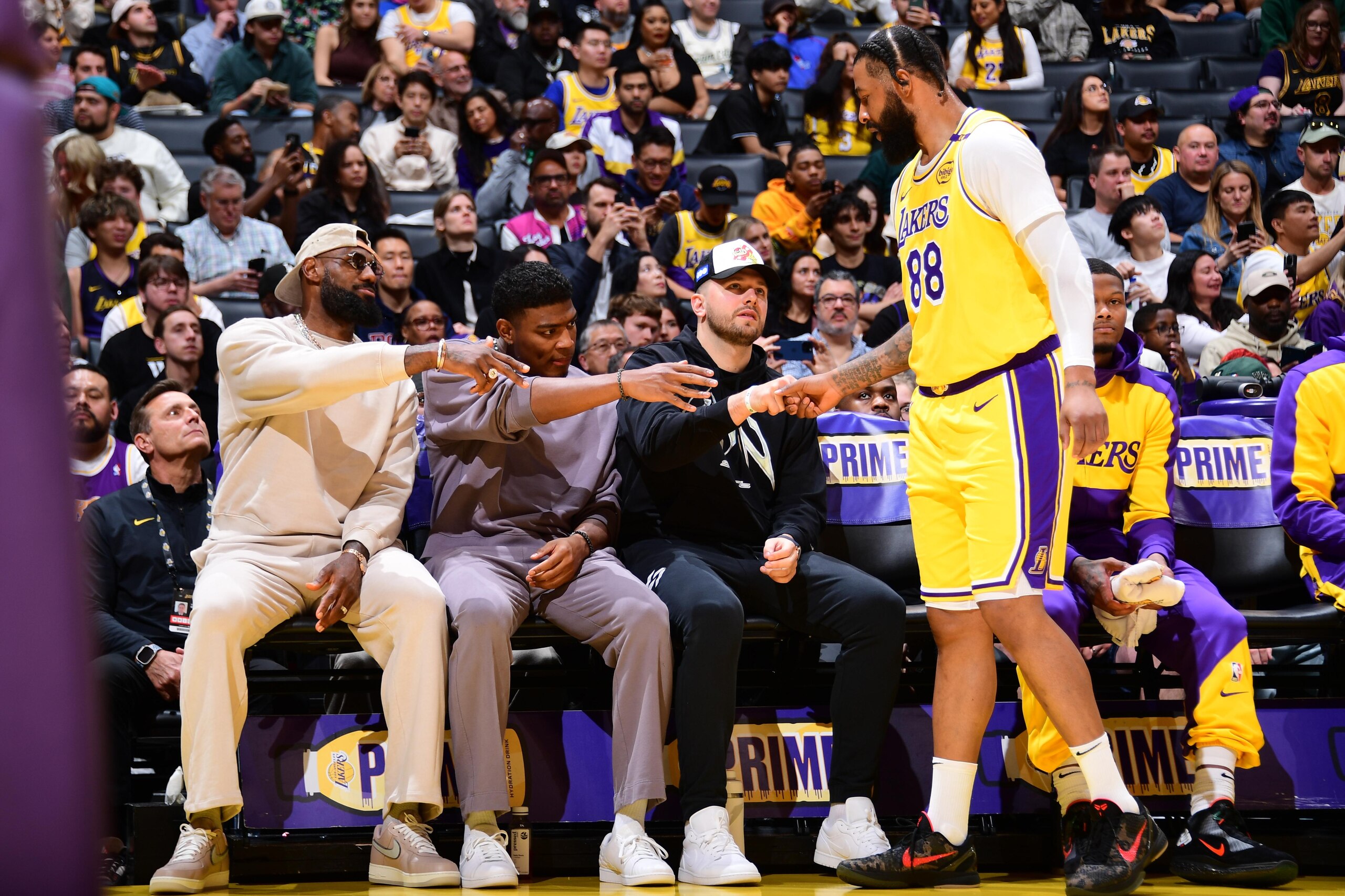 Milwaukee Bucks v Los Angeles Lakers